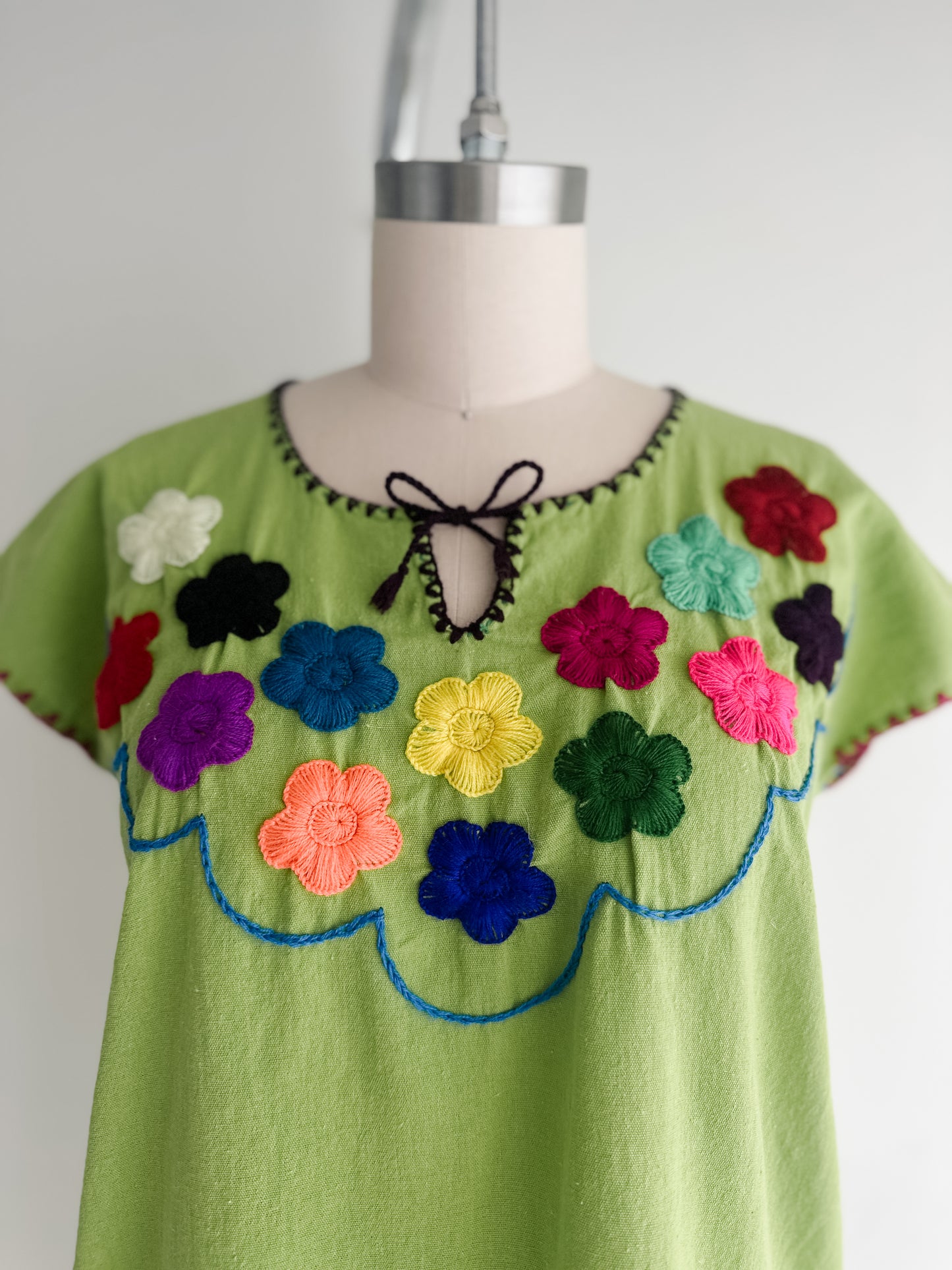 vintage embroidered top (S/M)