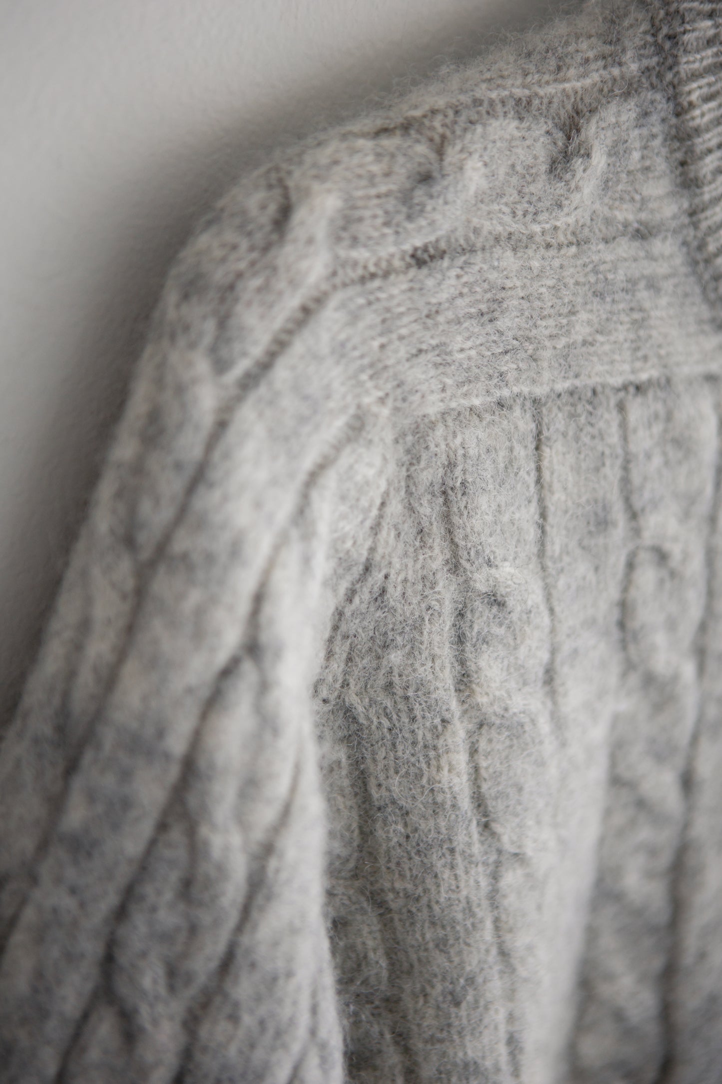 vintage heathered cableknit wool sweater (M)