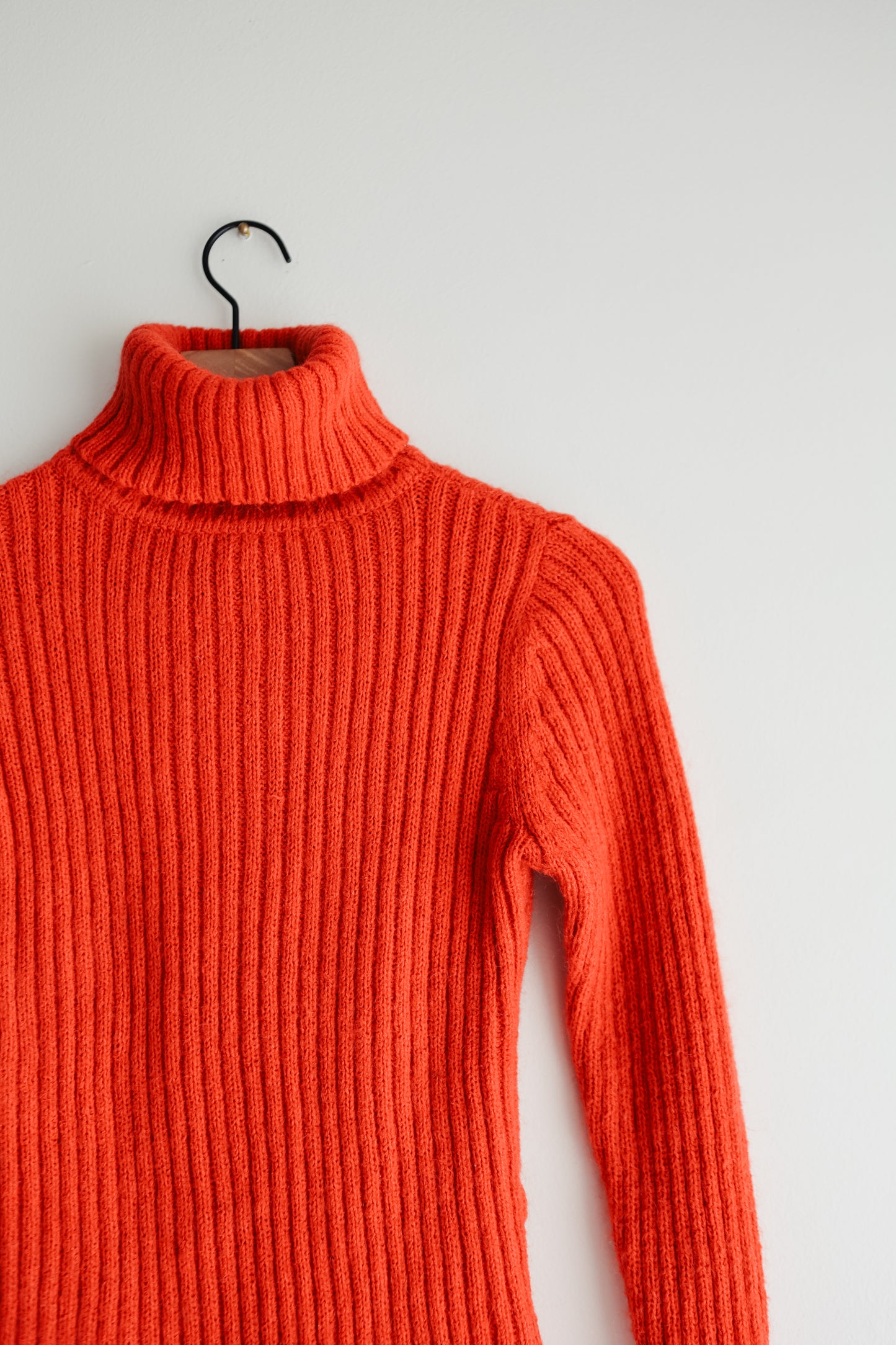 vintage tomato red wool sweater (S)