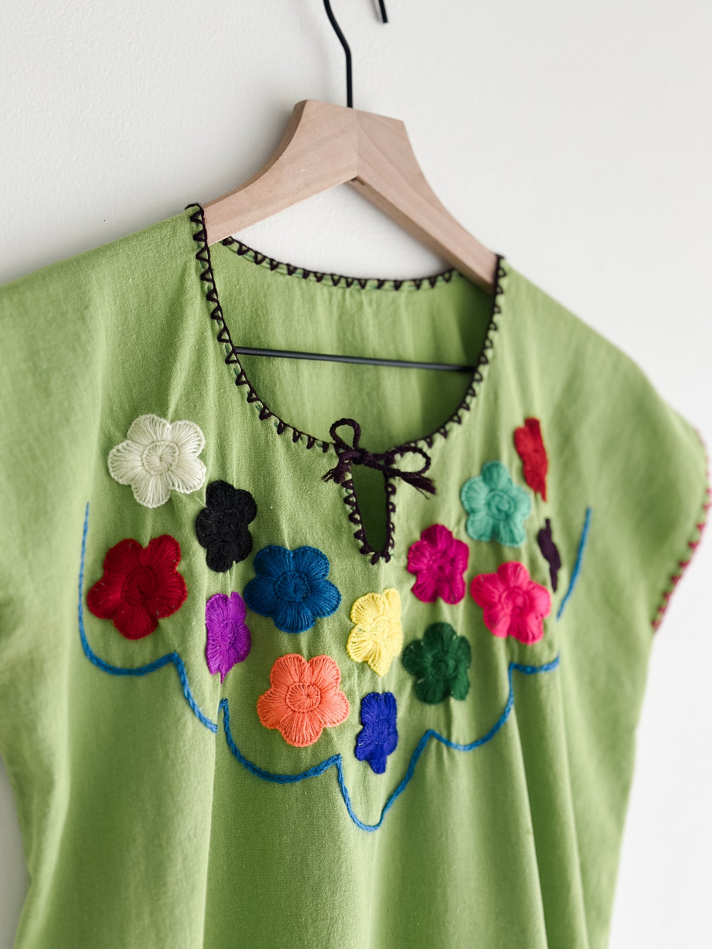 vintage embroidered top (S/M)