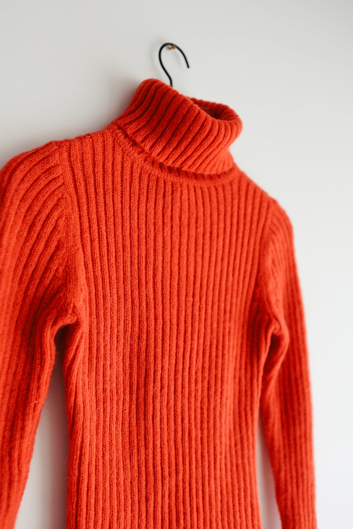 vintage tomato red wool sweater (S)