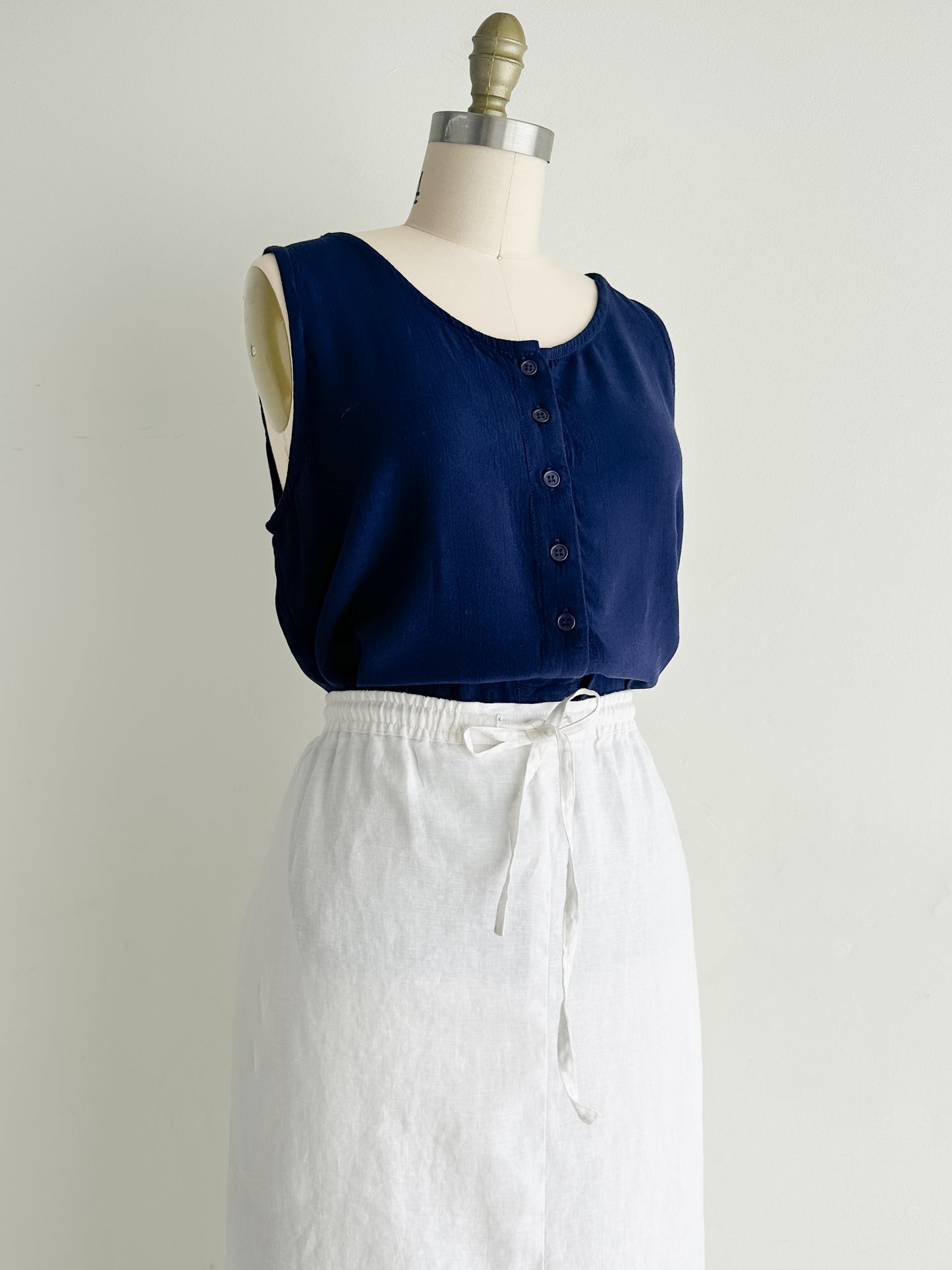 vintage navy sleeveless top (S/M)