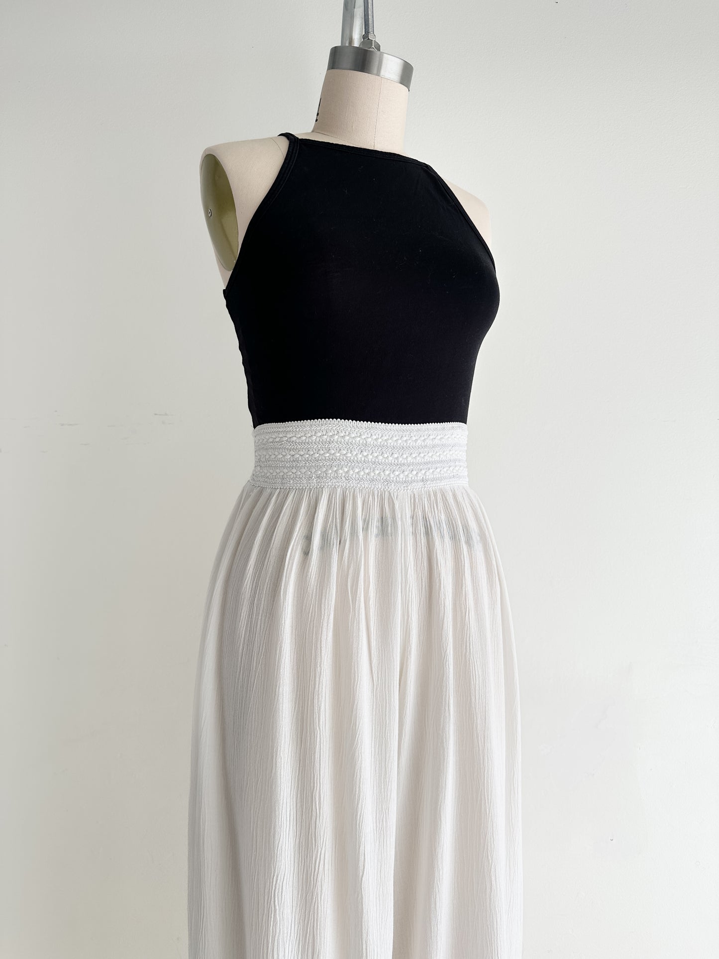 vintage white crepe pants (M)