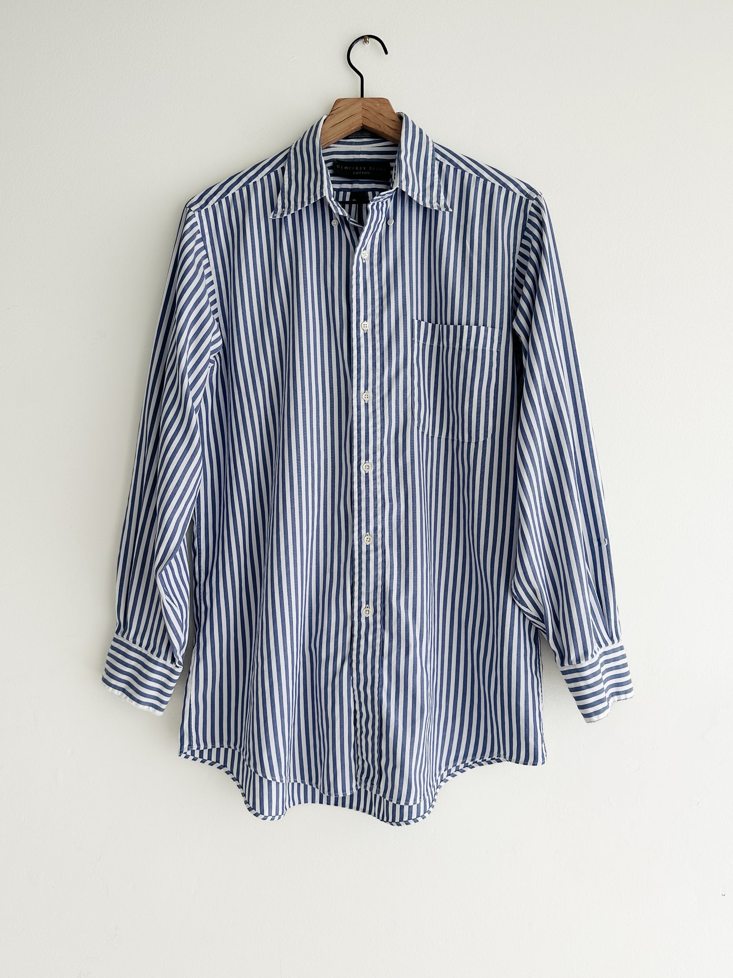 vintage blue stripe button down shirt (M)