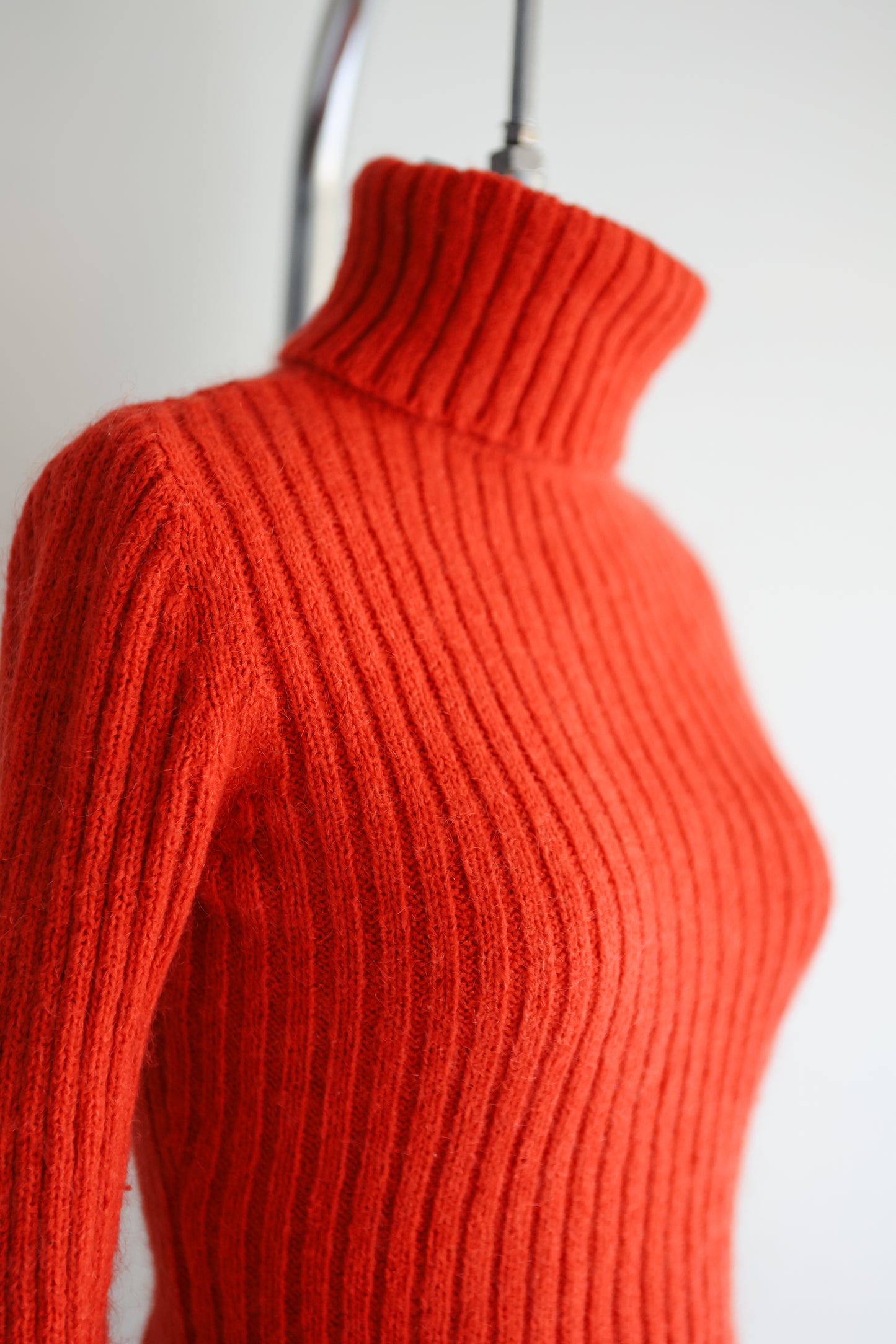 vintage tomato red wool sweater (S)