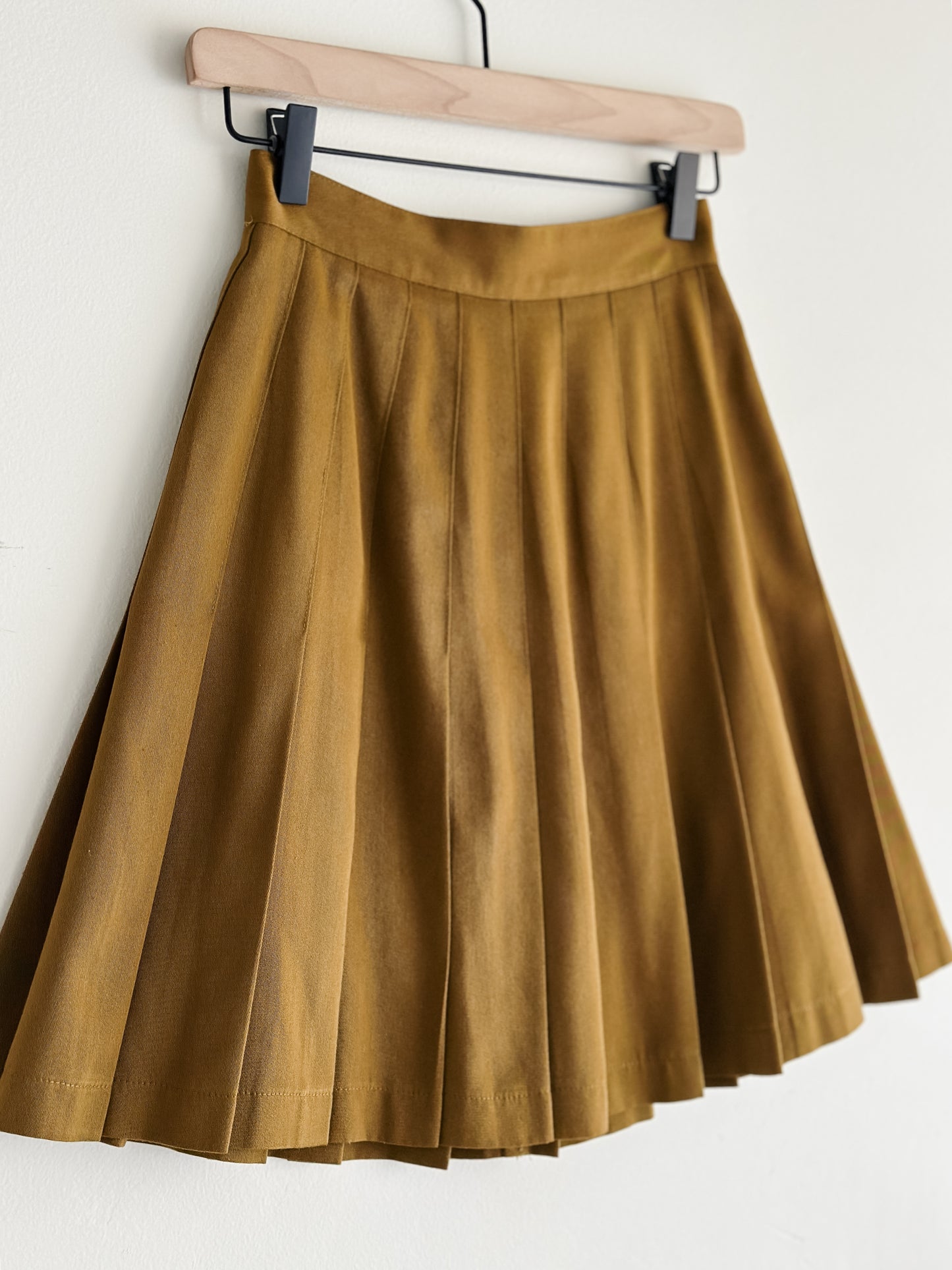 vintage ochre pleated mini skirt (XS)