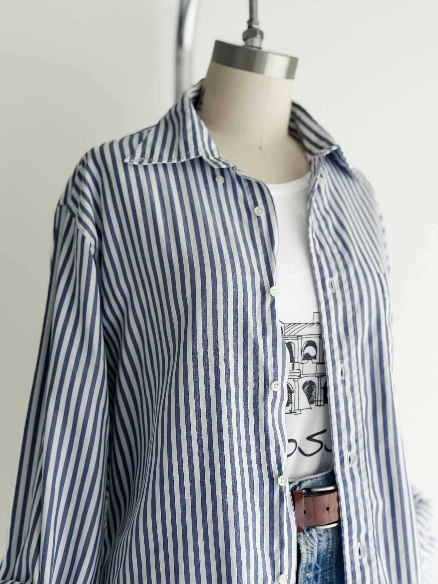 vintage blue stripe button down shirt (M)