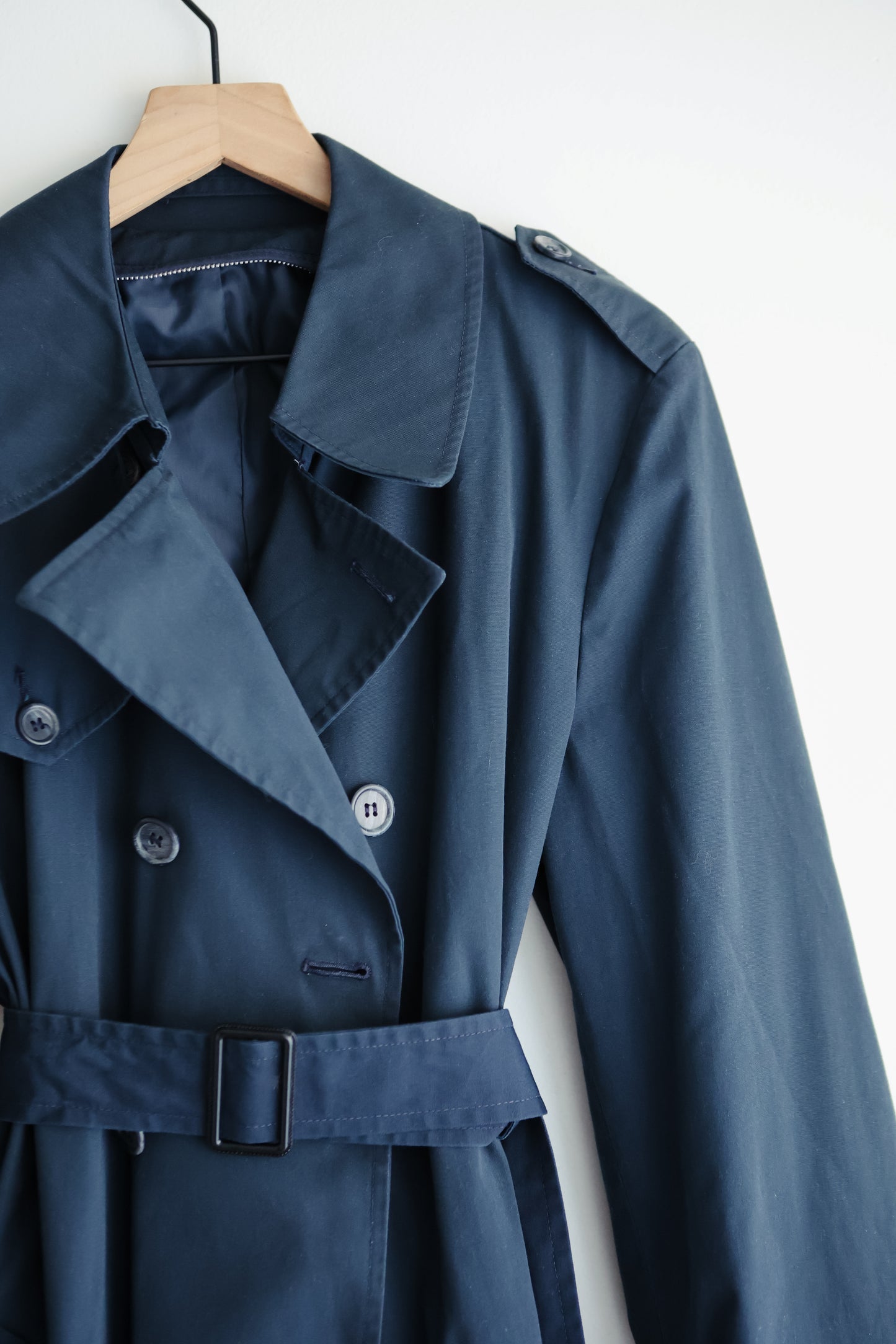 vintage navy belted trench coat (M)