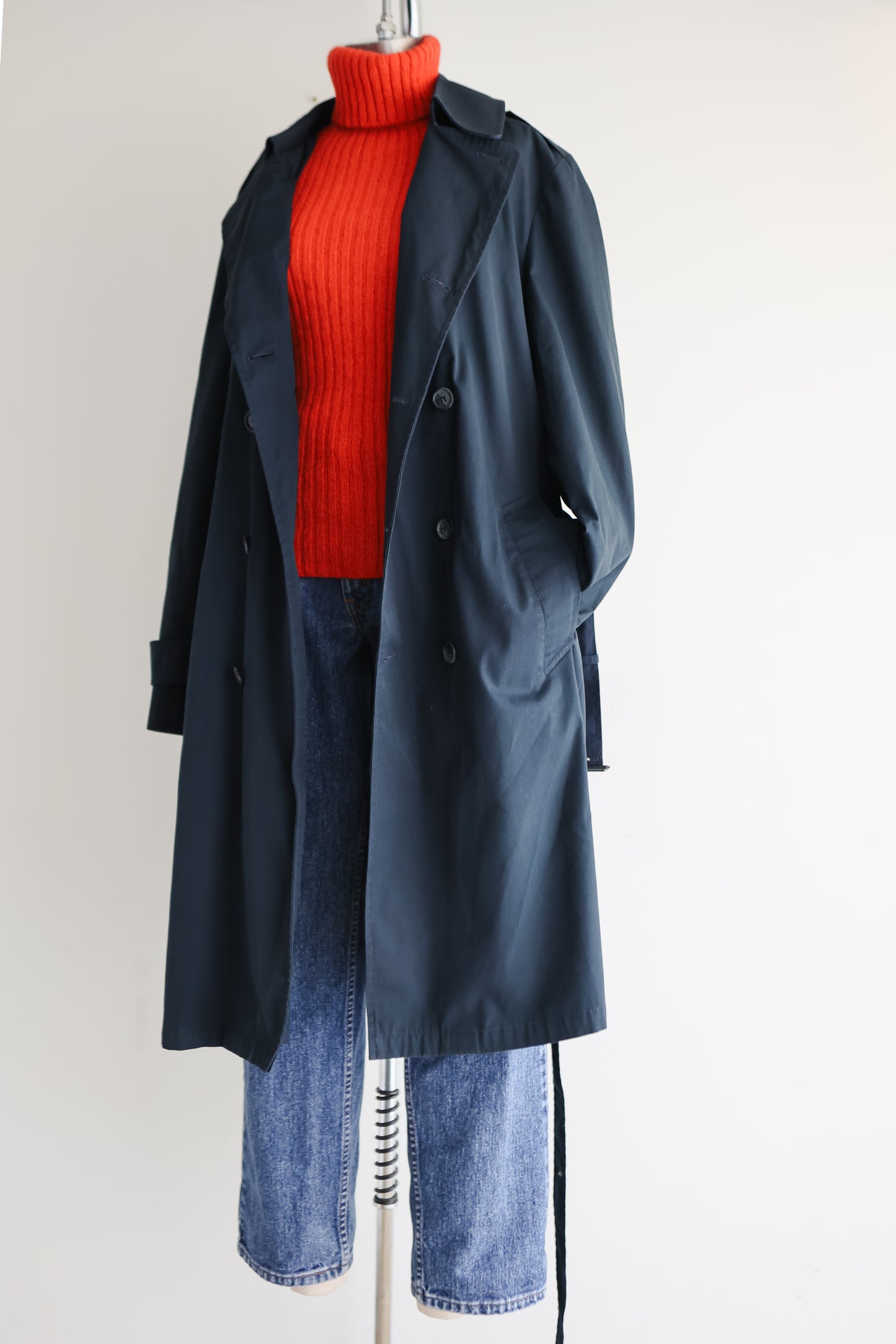 vintage navy belted trench coat (M)