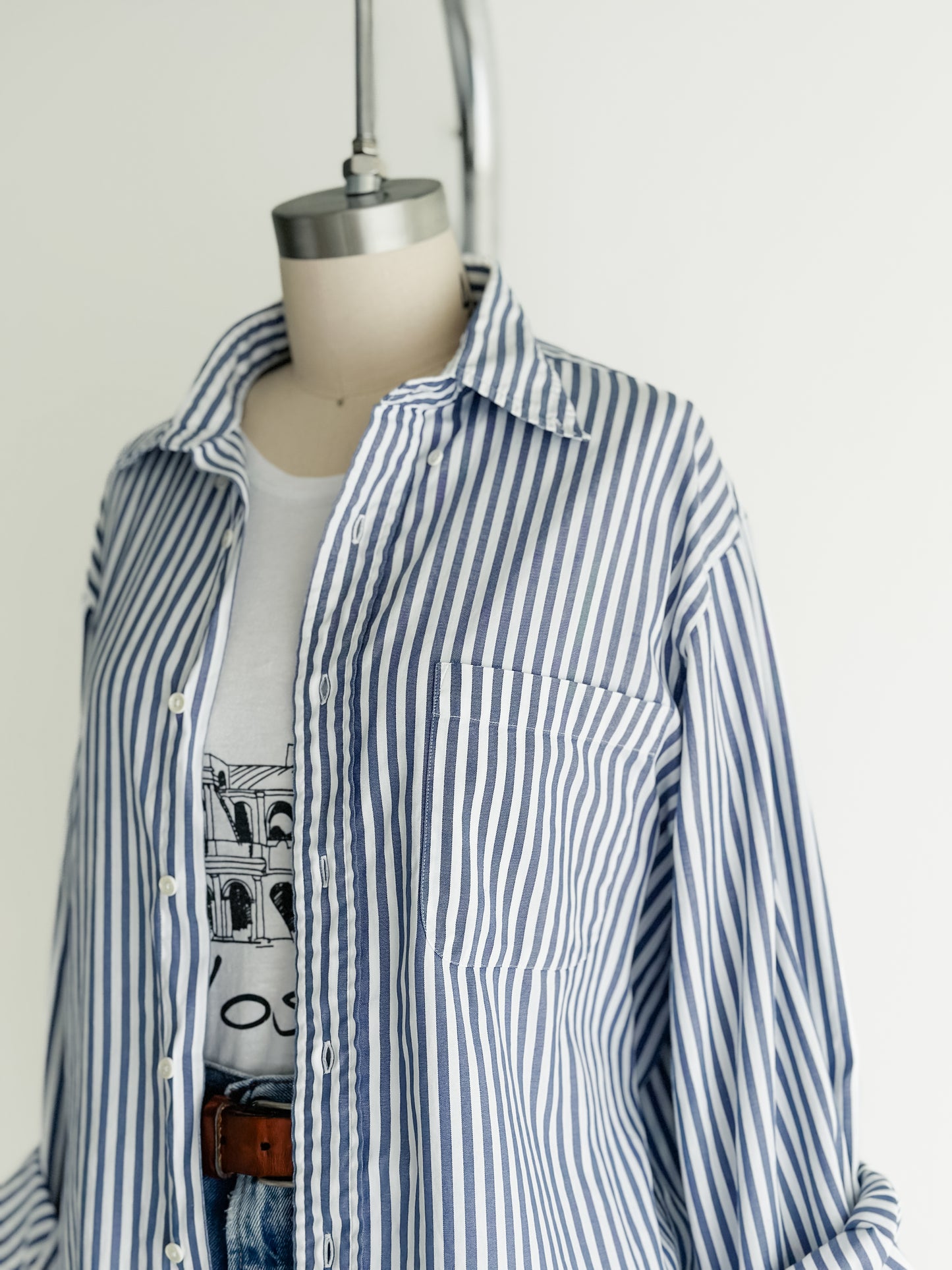vintage blue stripe button down shirt (M)