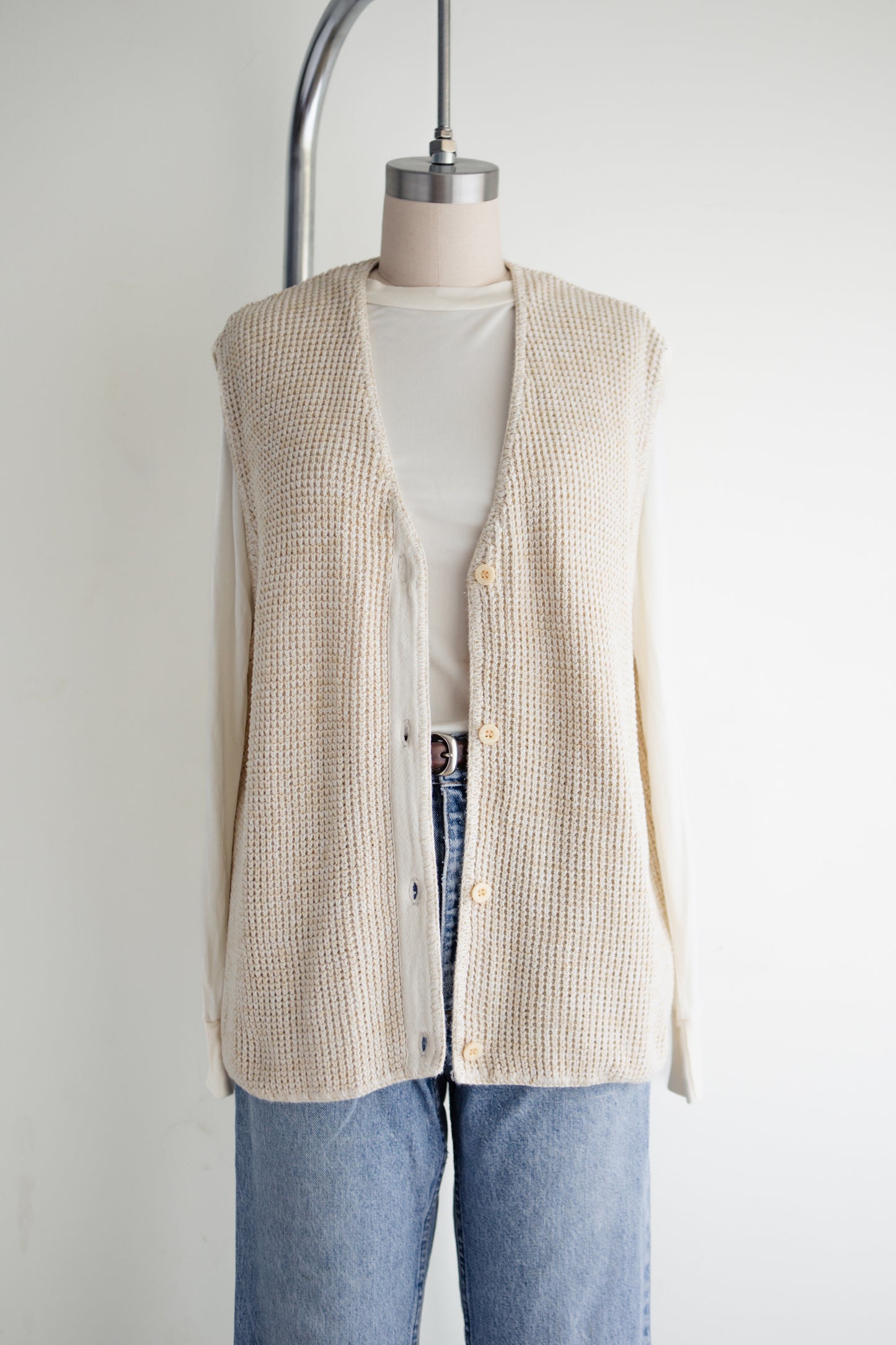 vintage sleeveless waffle knit sweater (L)