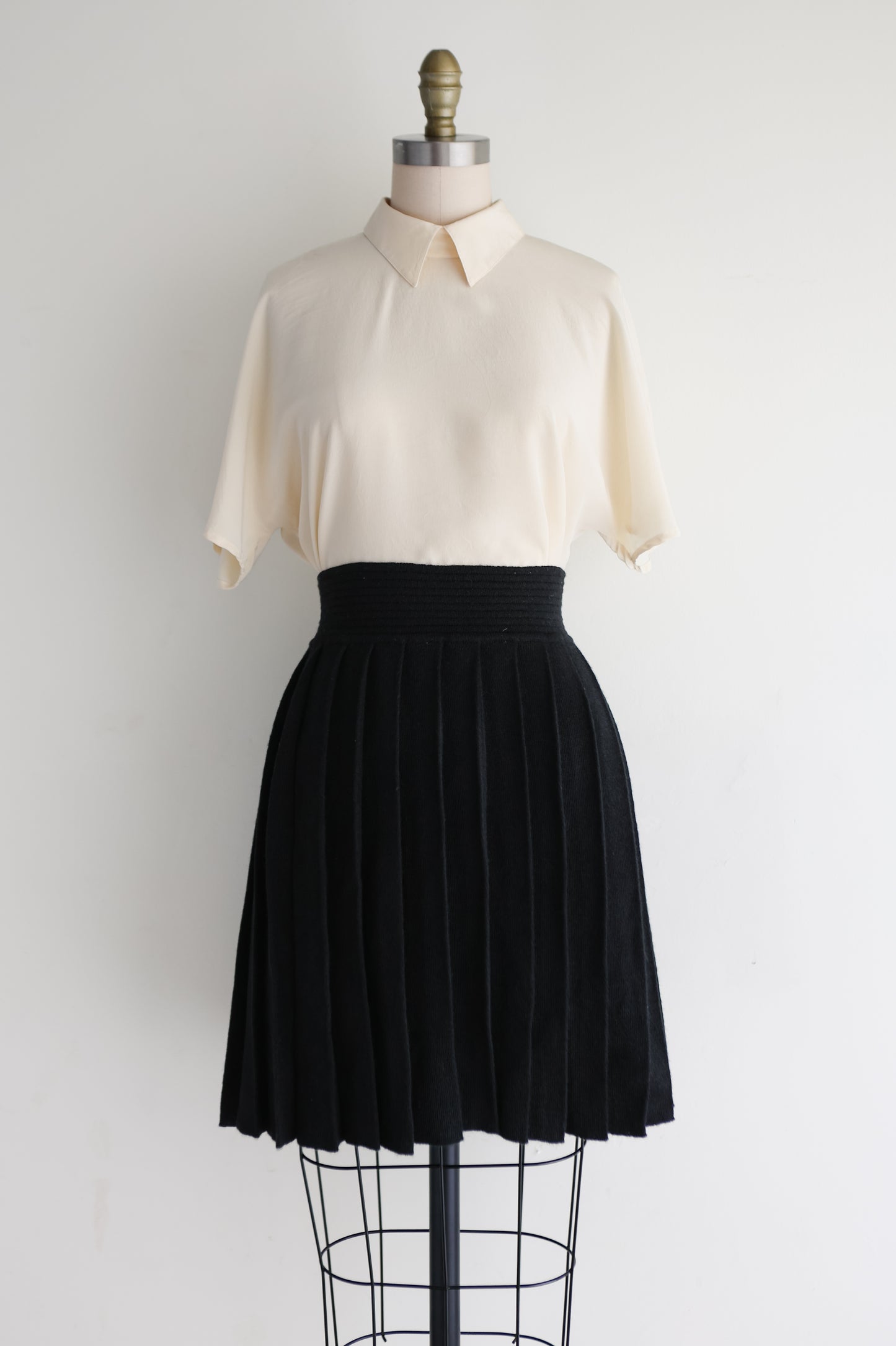 vintage black sweater knit skirt (S/M)