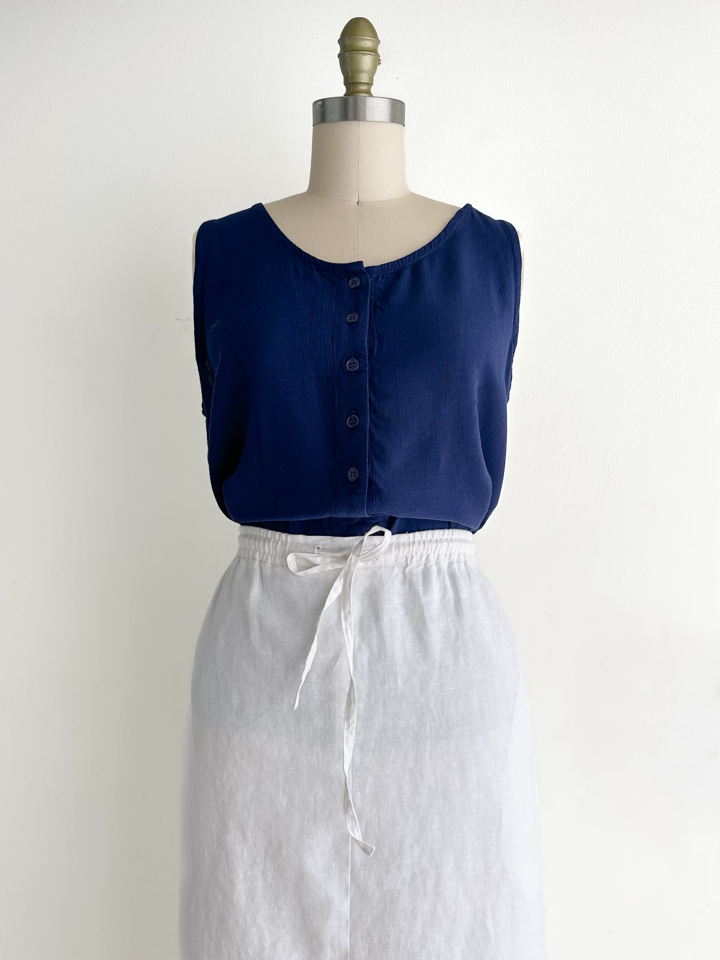 vintage navy sleeveless top (S/M)