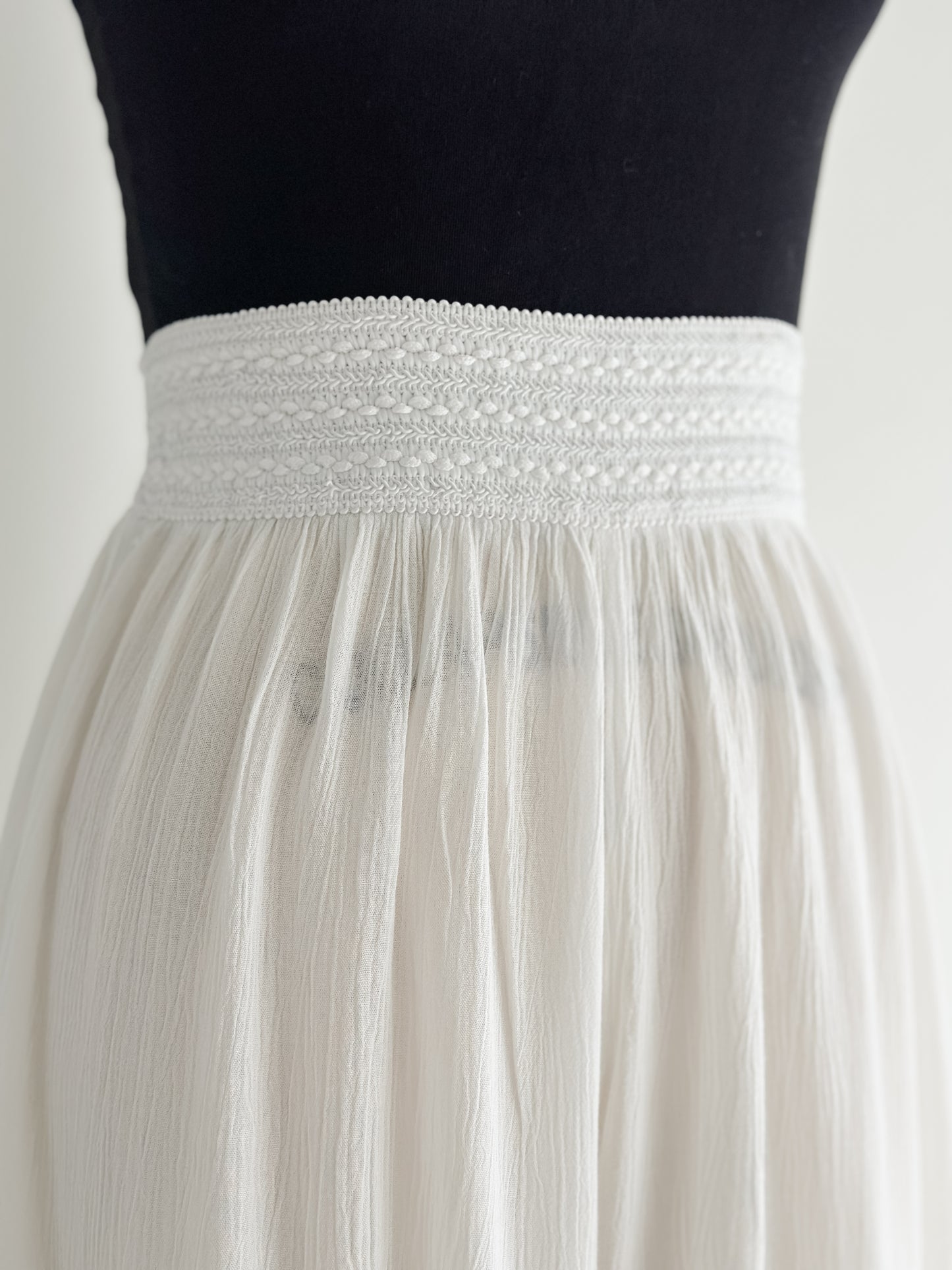 vintage white crepe pants (M)