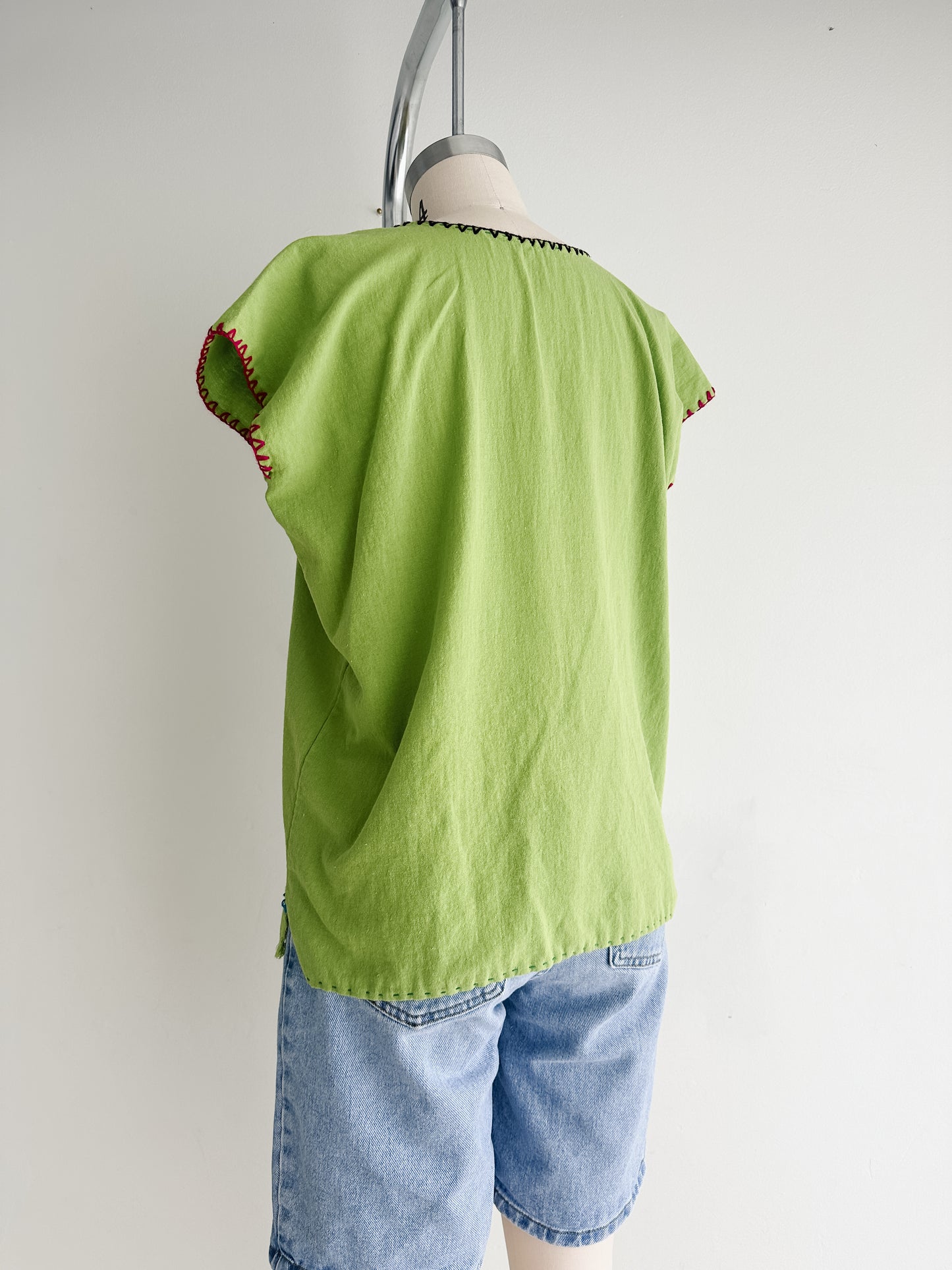 vintage embroidered top (S/M)