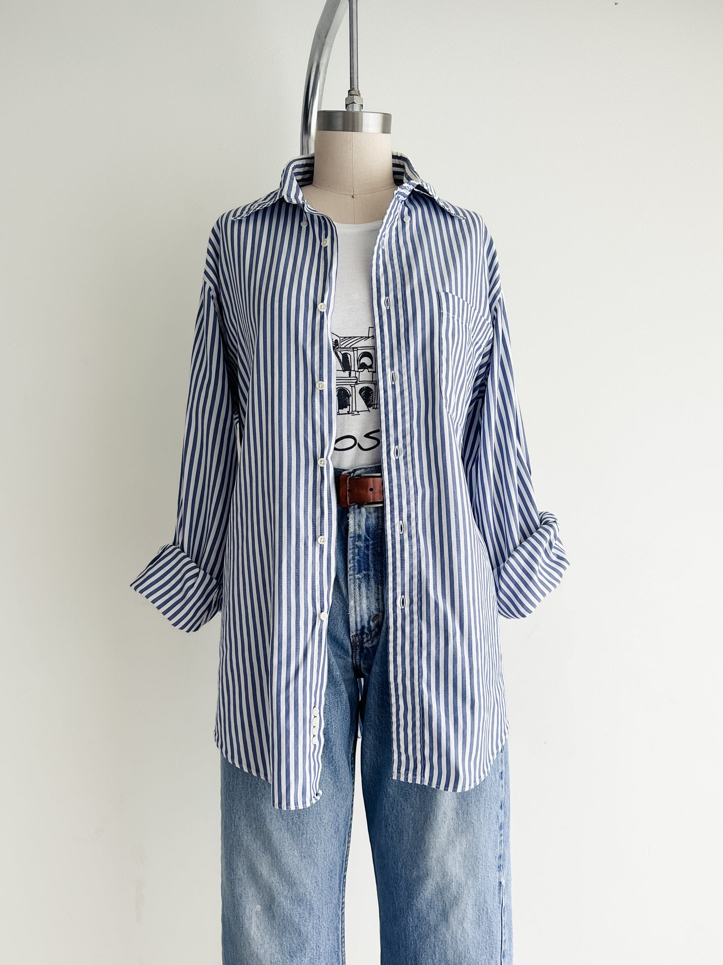 vintage blue stripe button down shirt (M)