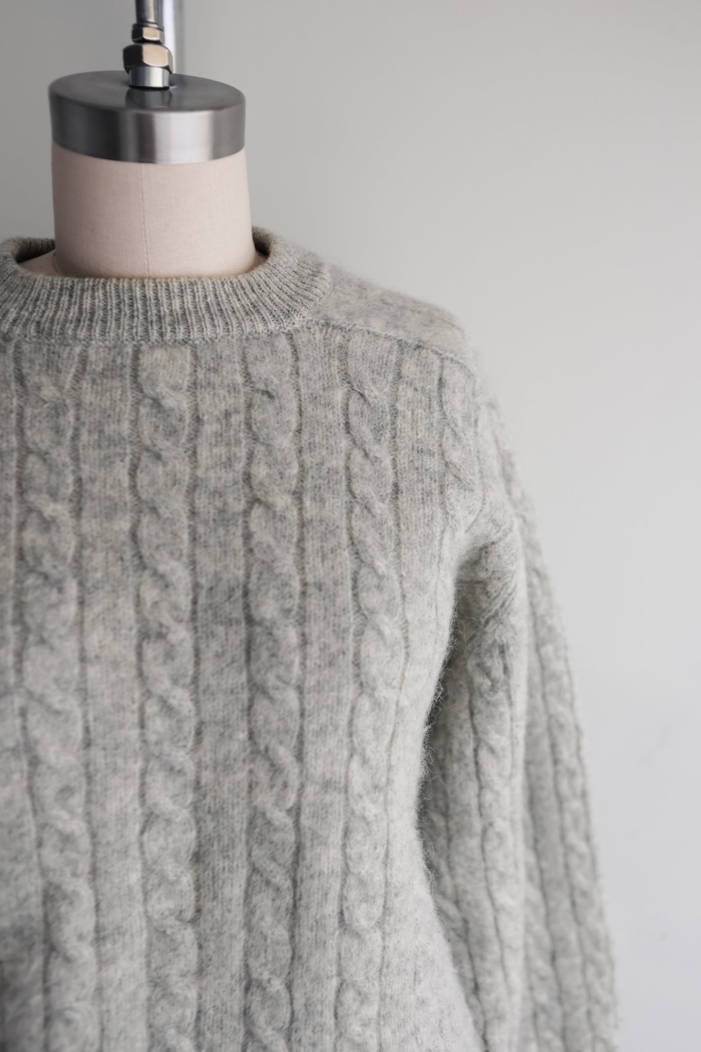 vintage heathered cableknit wool sweater (M)