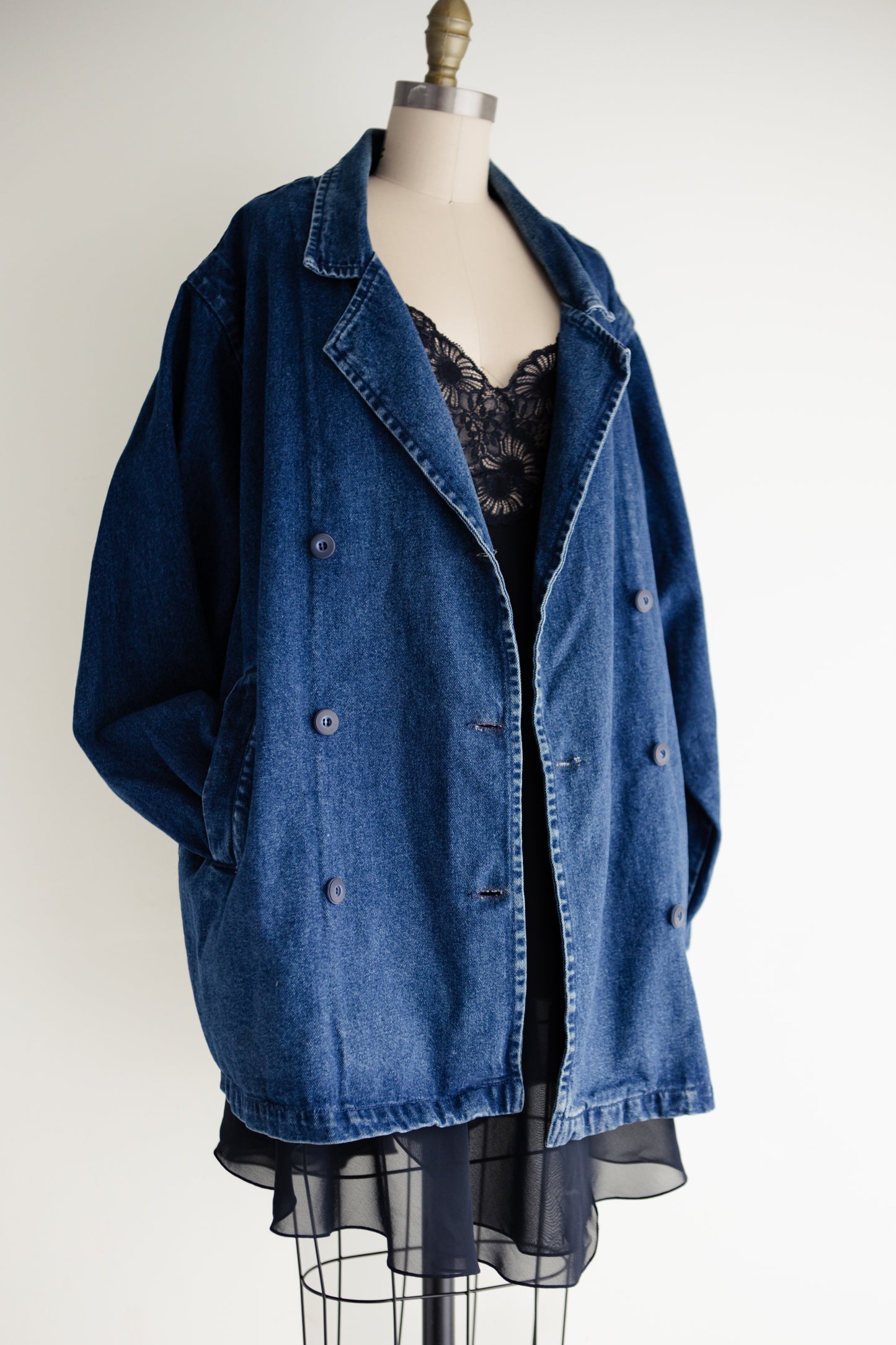 vintage denim trench coat (L)