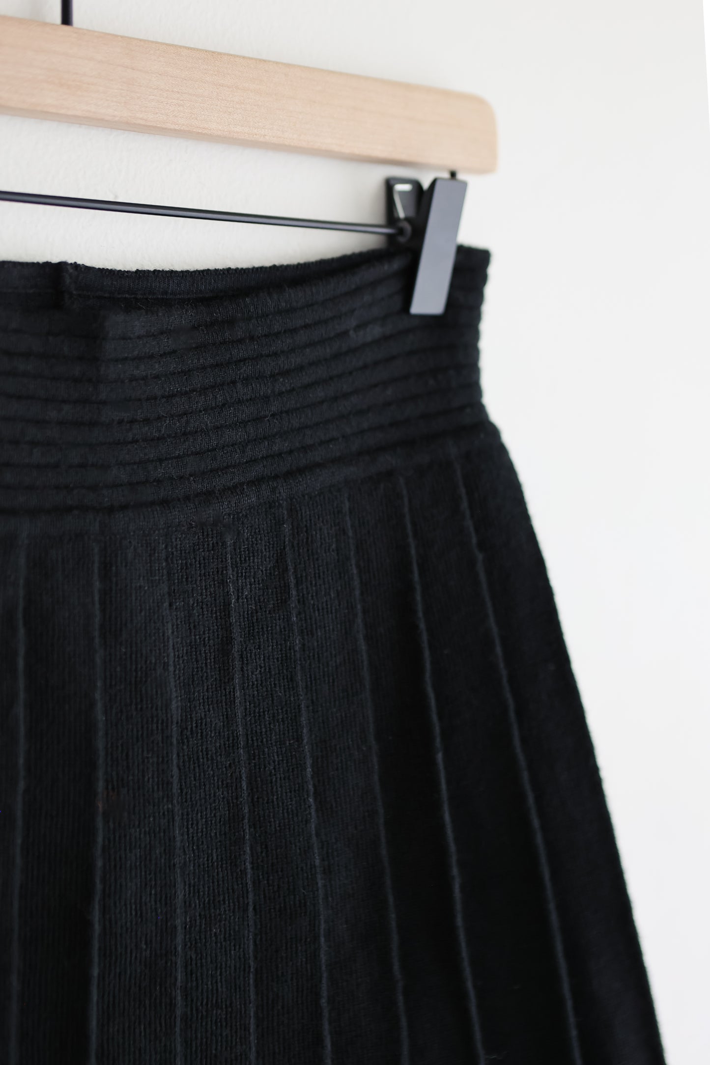 vintage black sweater knit skirt (S/M)