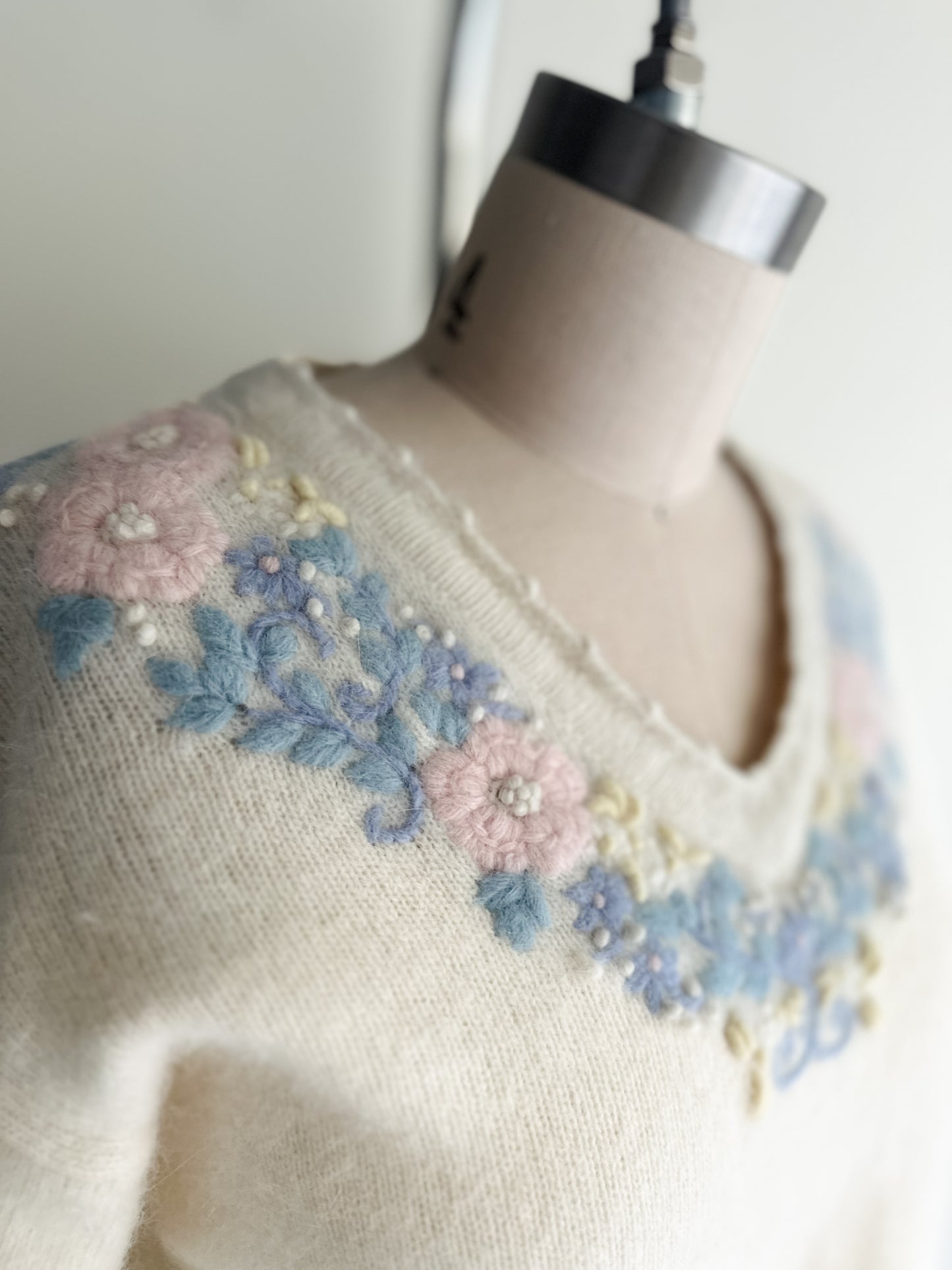 vintage embroidered Angora-lambswool sweater (M)