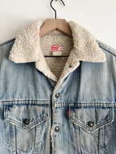 Load image into Gallery viewer, vintage Levis shearling jean jacket (S/M)
