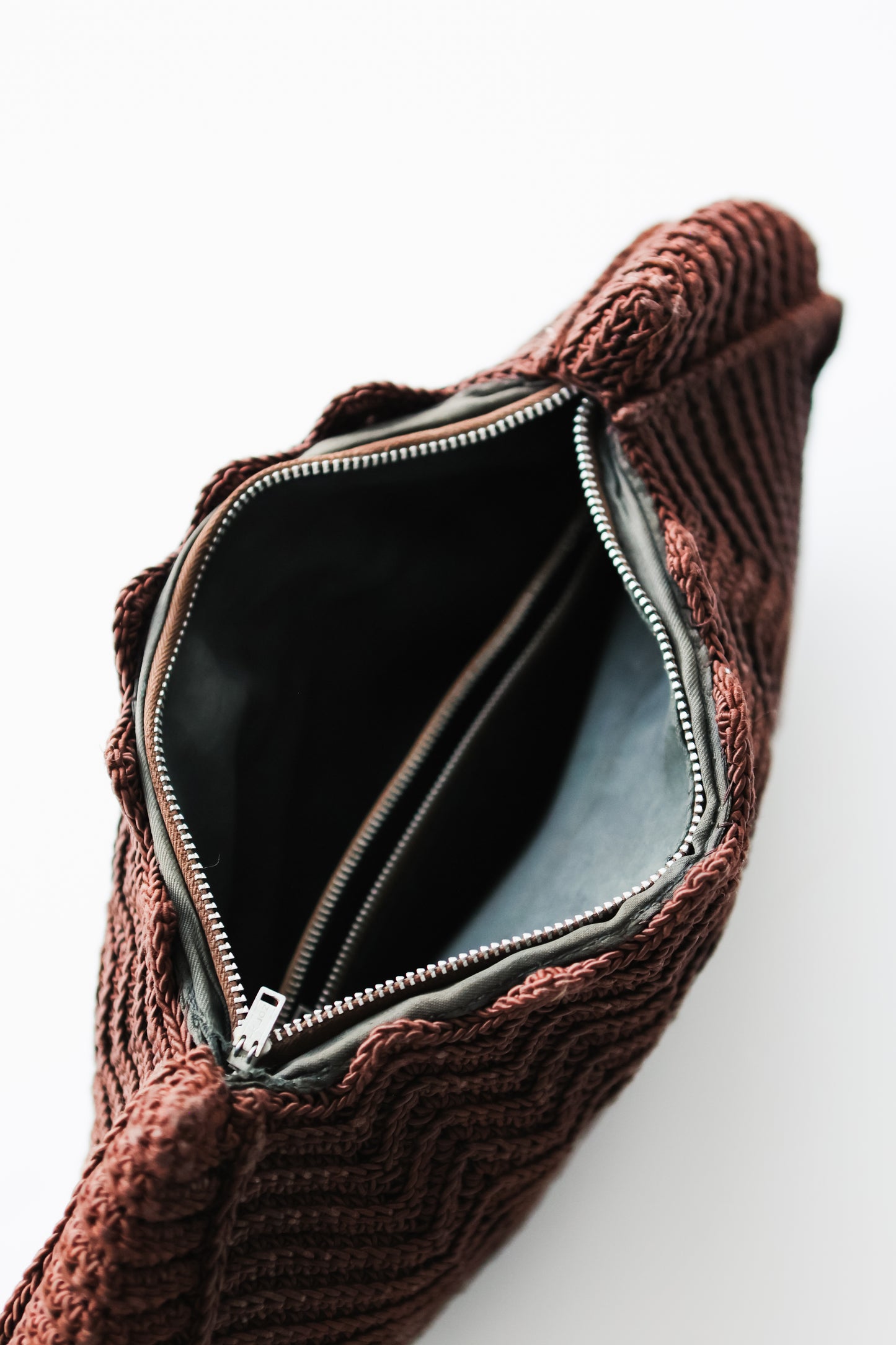 vintage 1930s chocolate knit clutch handbag