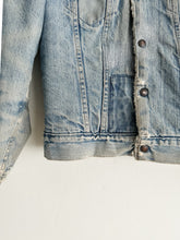 Load image into Gallery viewer, vintage Levis shearling jean jacket (S/M)
