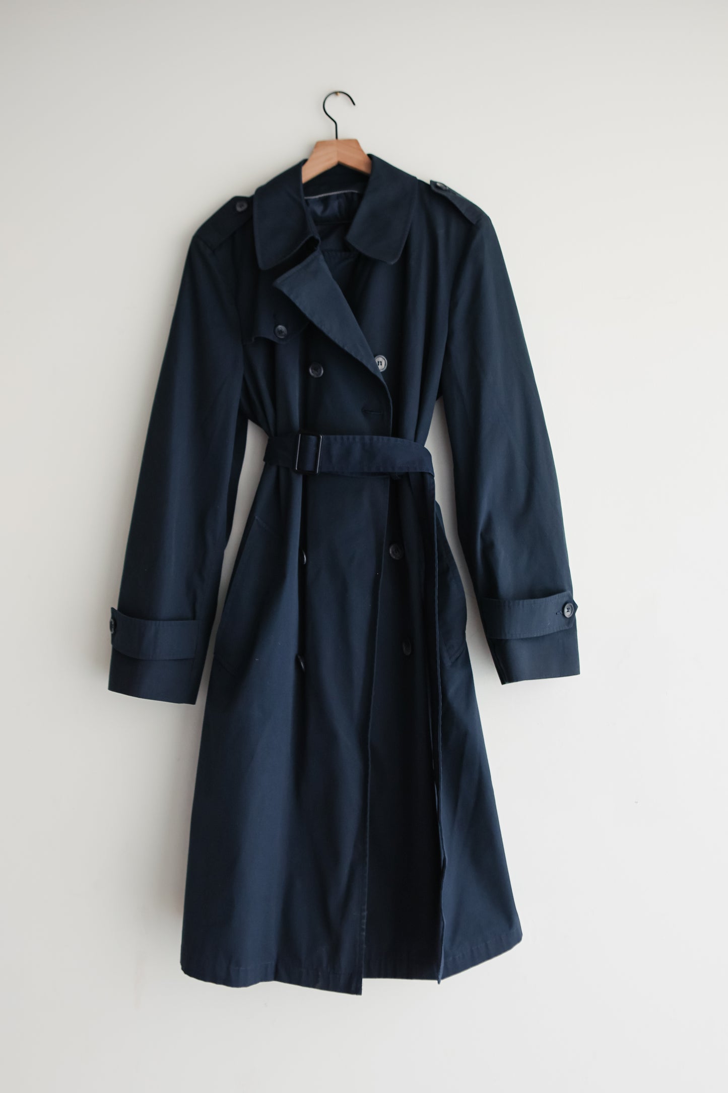 vintage navy belted trench coat (M)