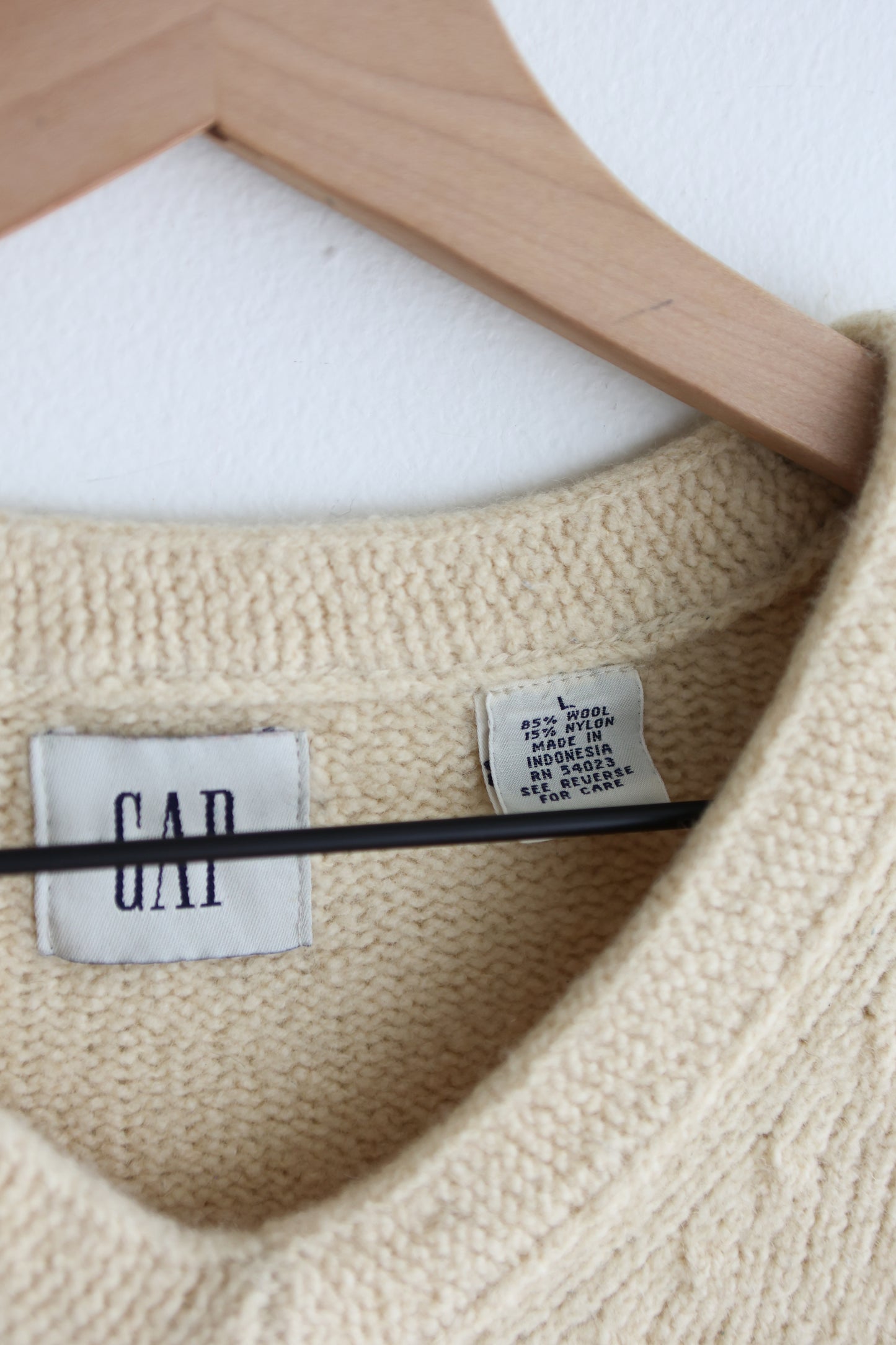 vintage cream wool sweater (L)