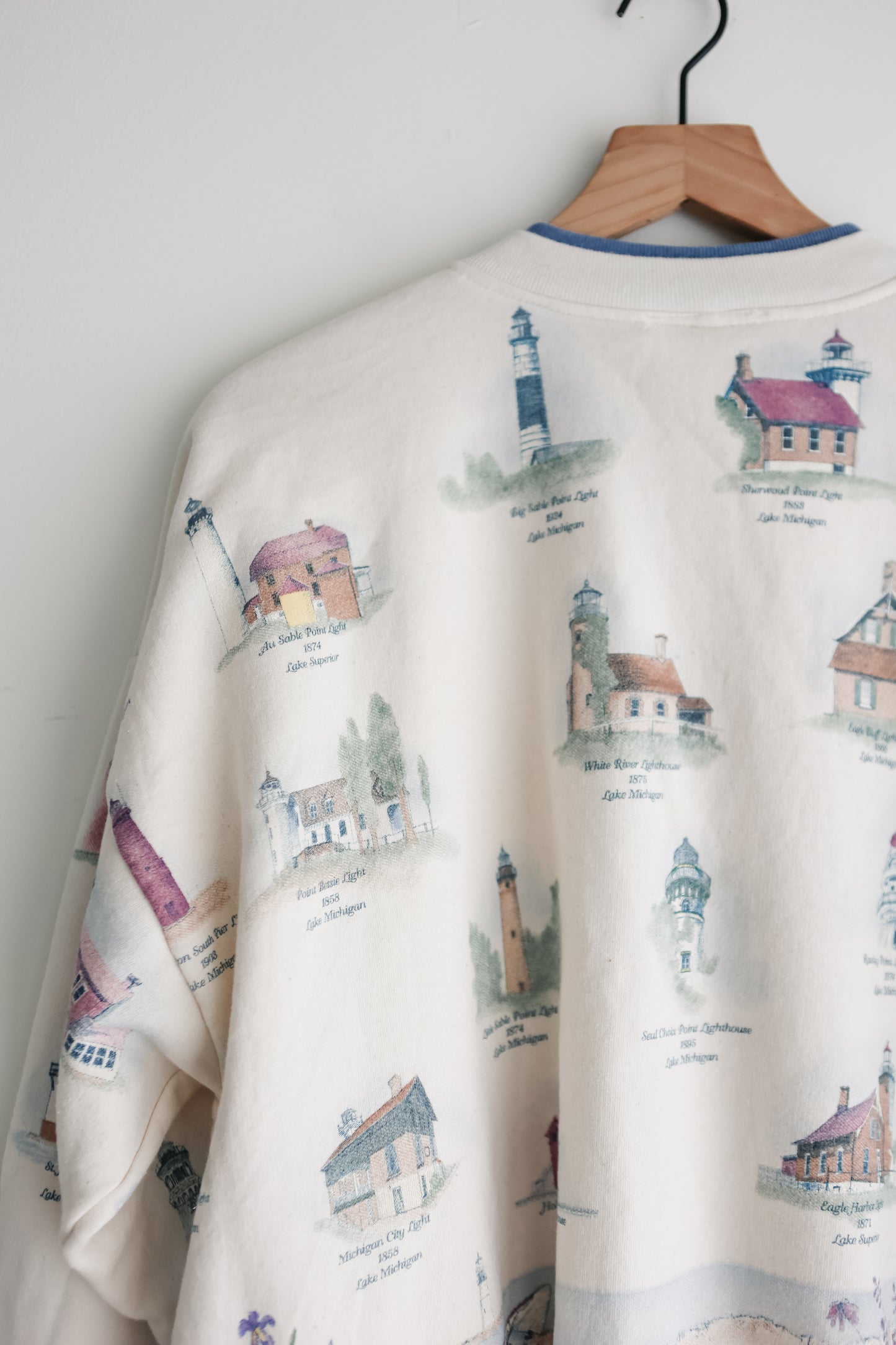 vintage lighthouse sweatshirt (L)