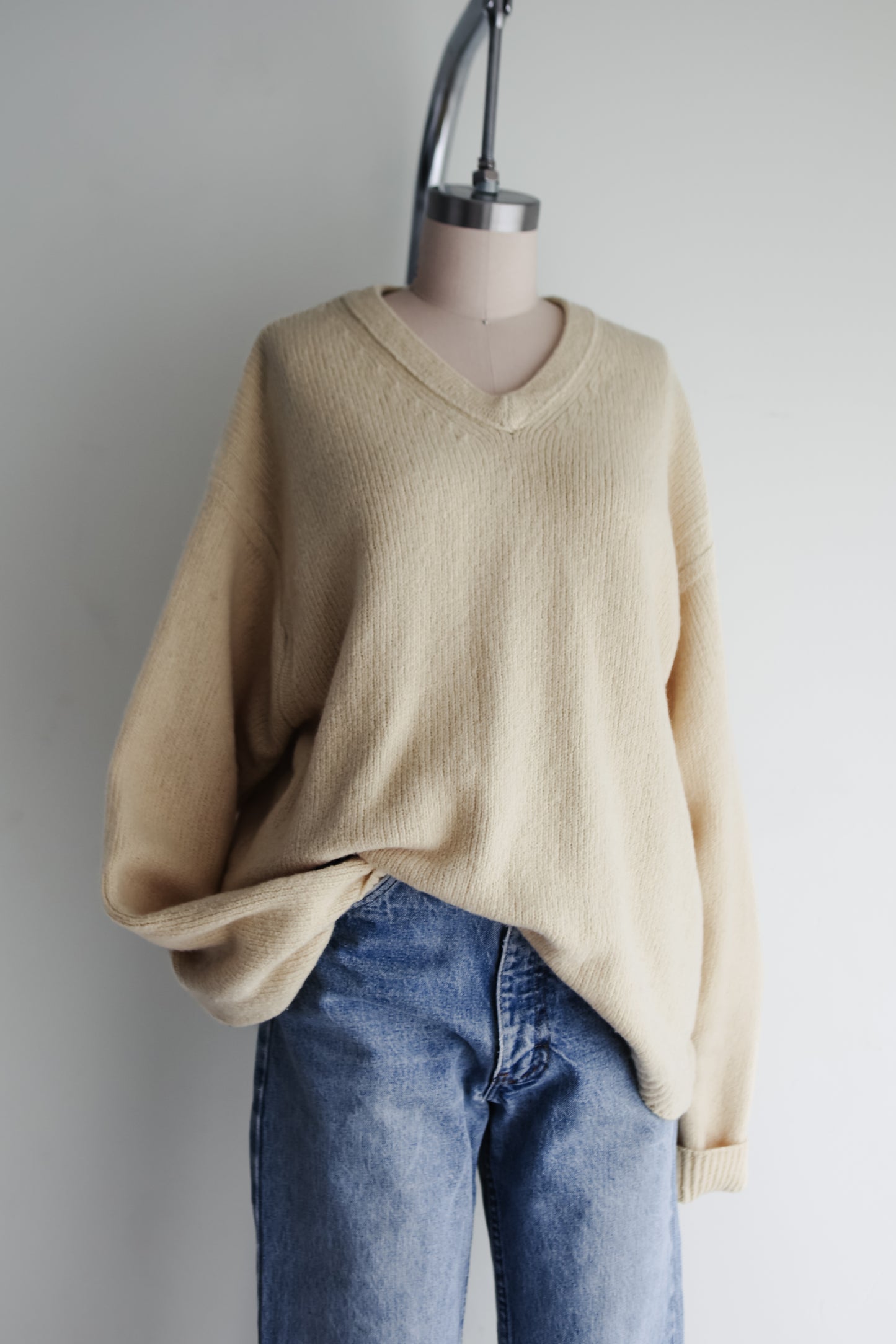 vintage cream wool sweater (L)