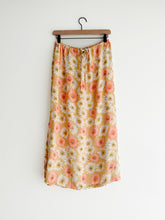 Load image into Gallery viewer, vintage sunny flower crepe skirt (M-L)
