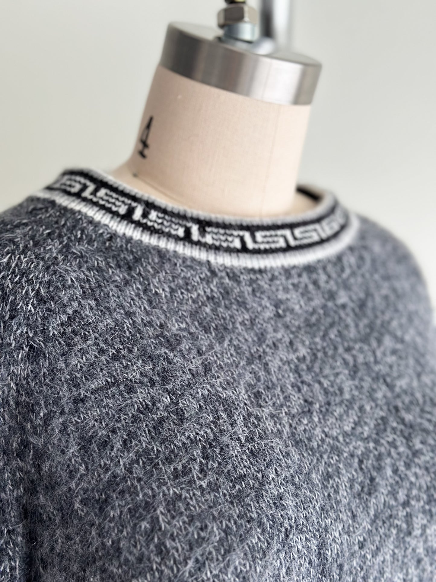 vintage grey alpaca sweater (M)