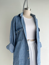 Load image into Gallery viewer, vintage denim work shirt (M)
