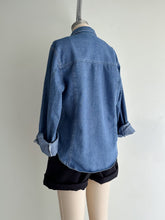 Load image into Gallery viewer, vintage denim shirt (S/M)
