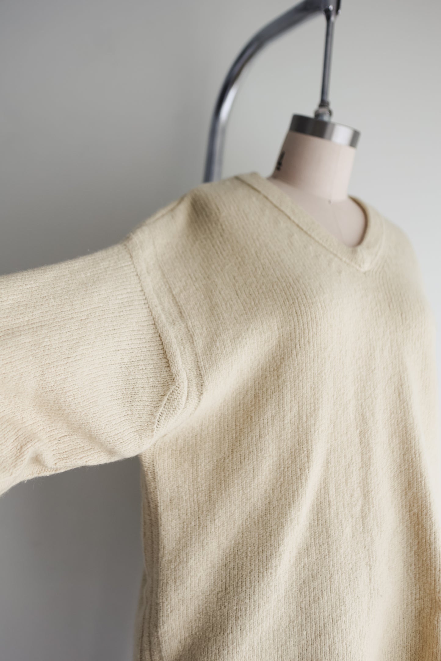 vintage cream wool sweater (L)