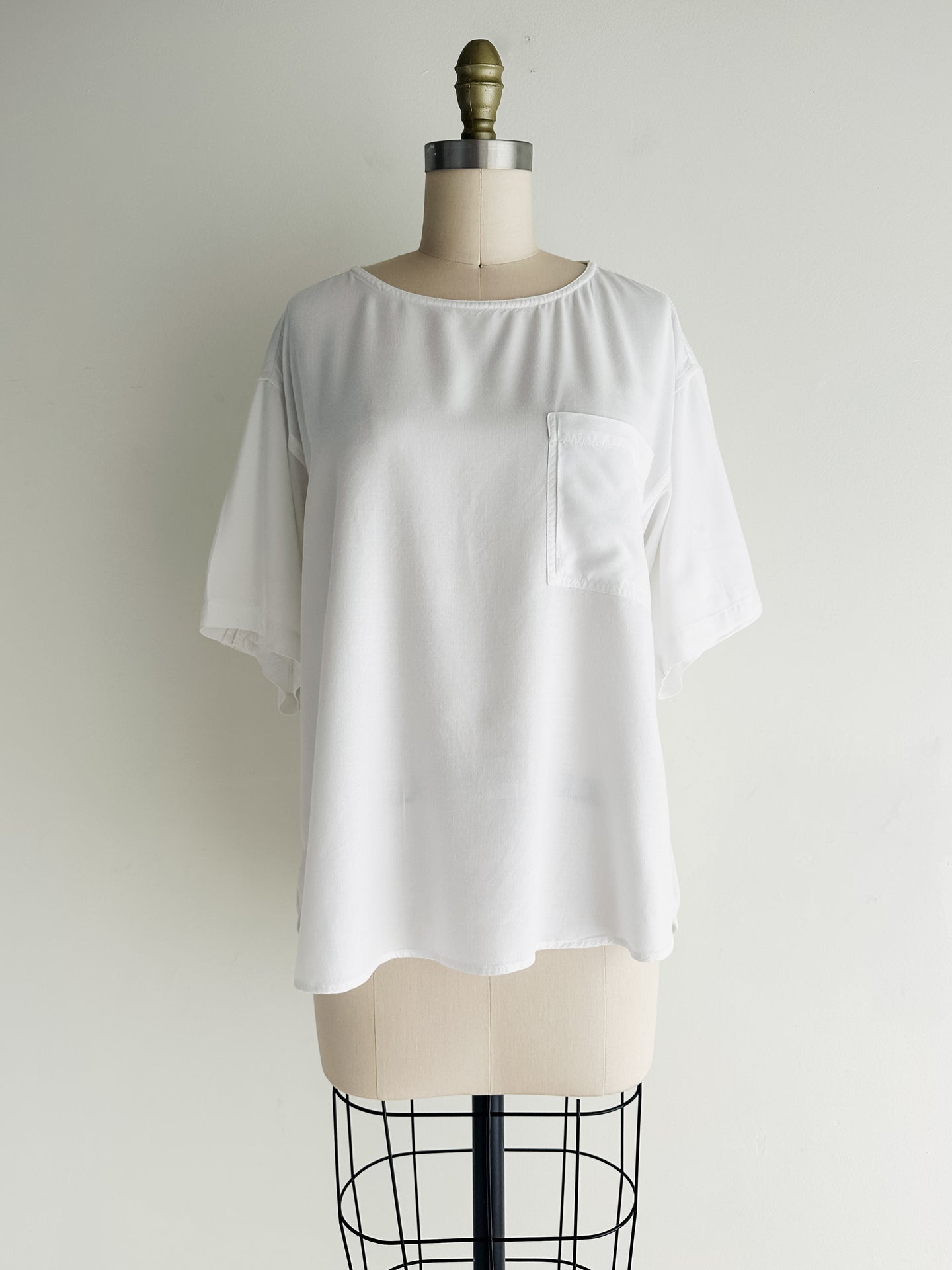 vintage white slouchy pocket tee (M/L)