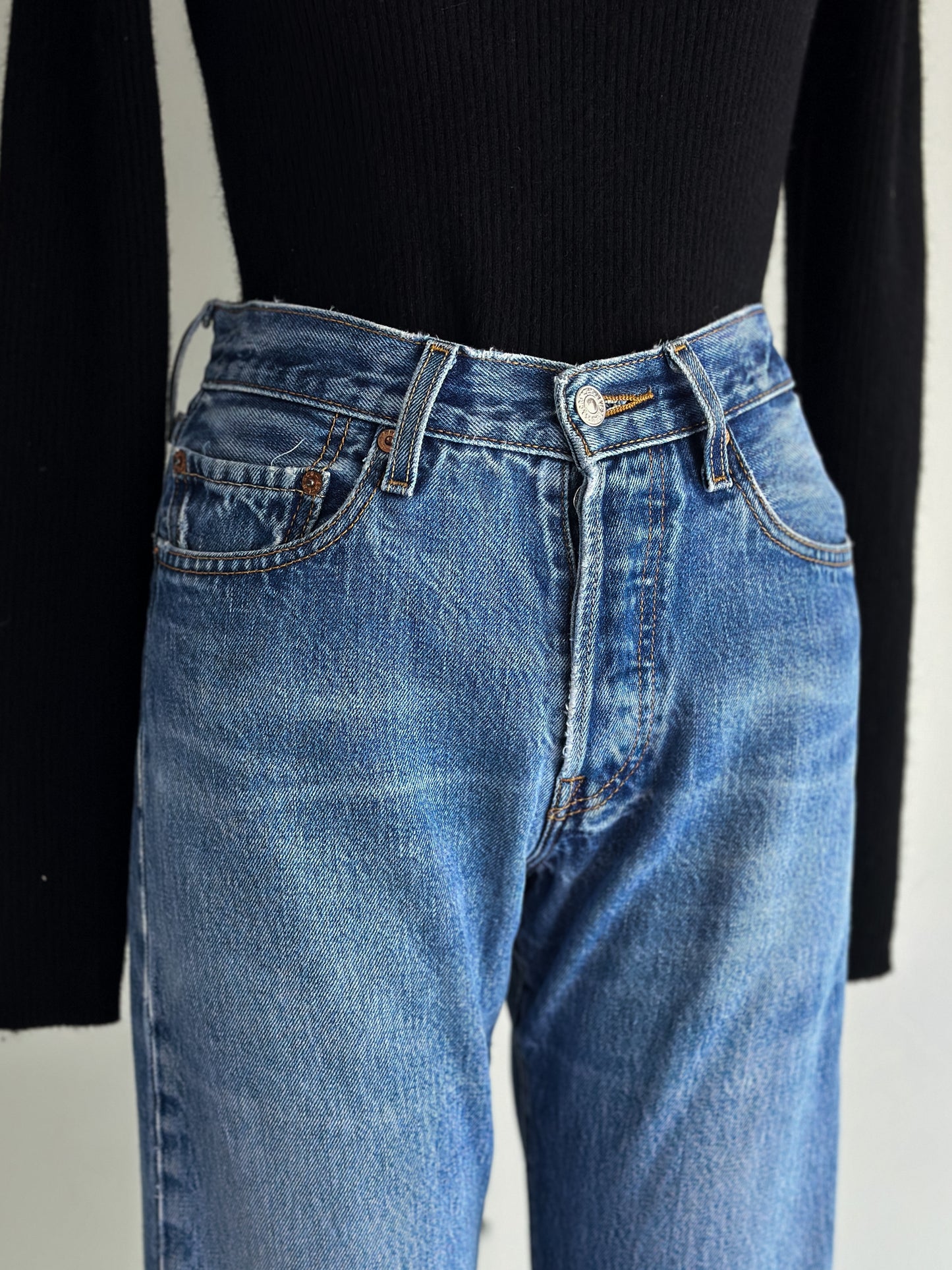 vintage levis 501 jeans (S/M)