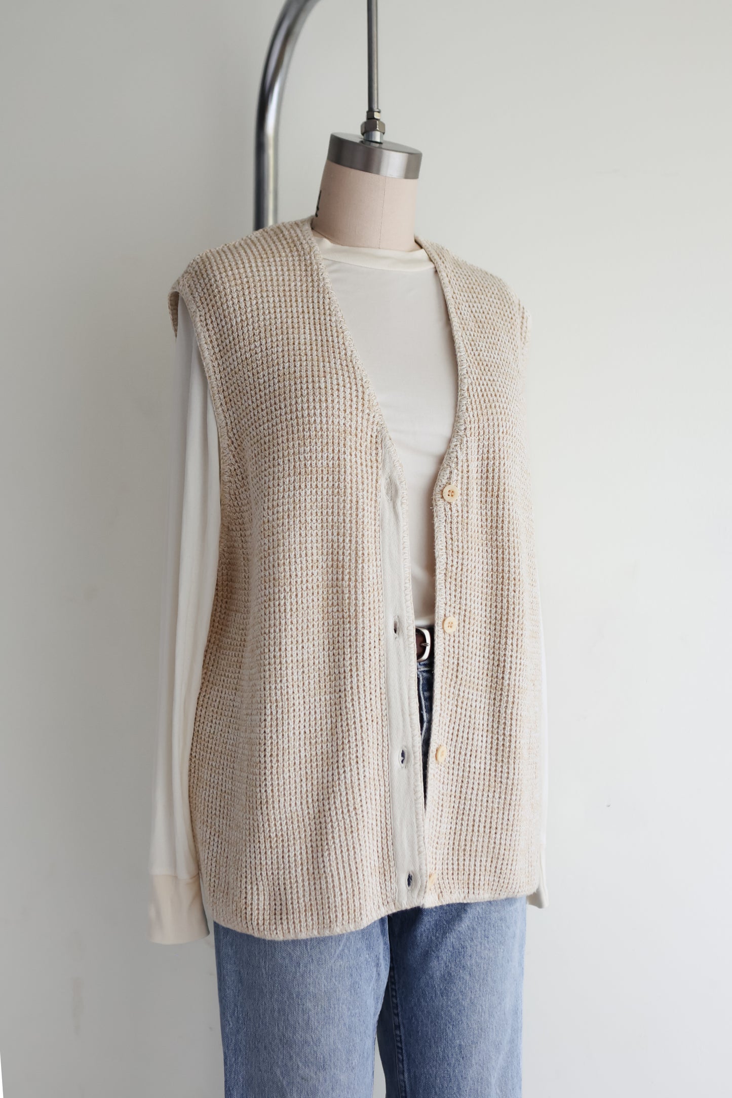 vintage sleeveless waffle knit sweater (L)