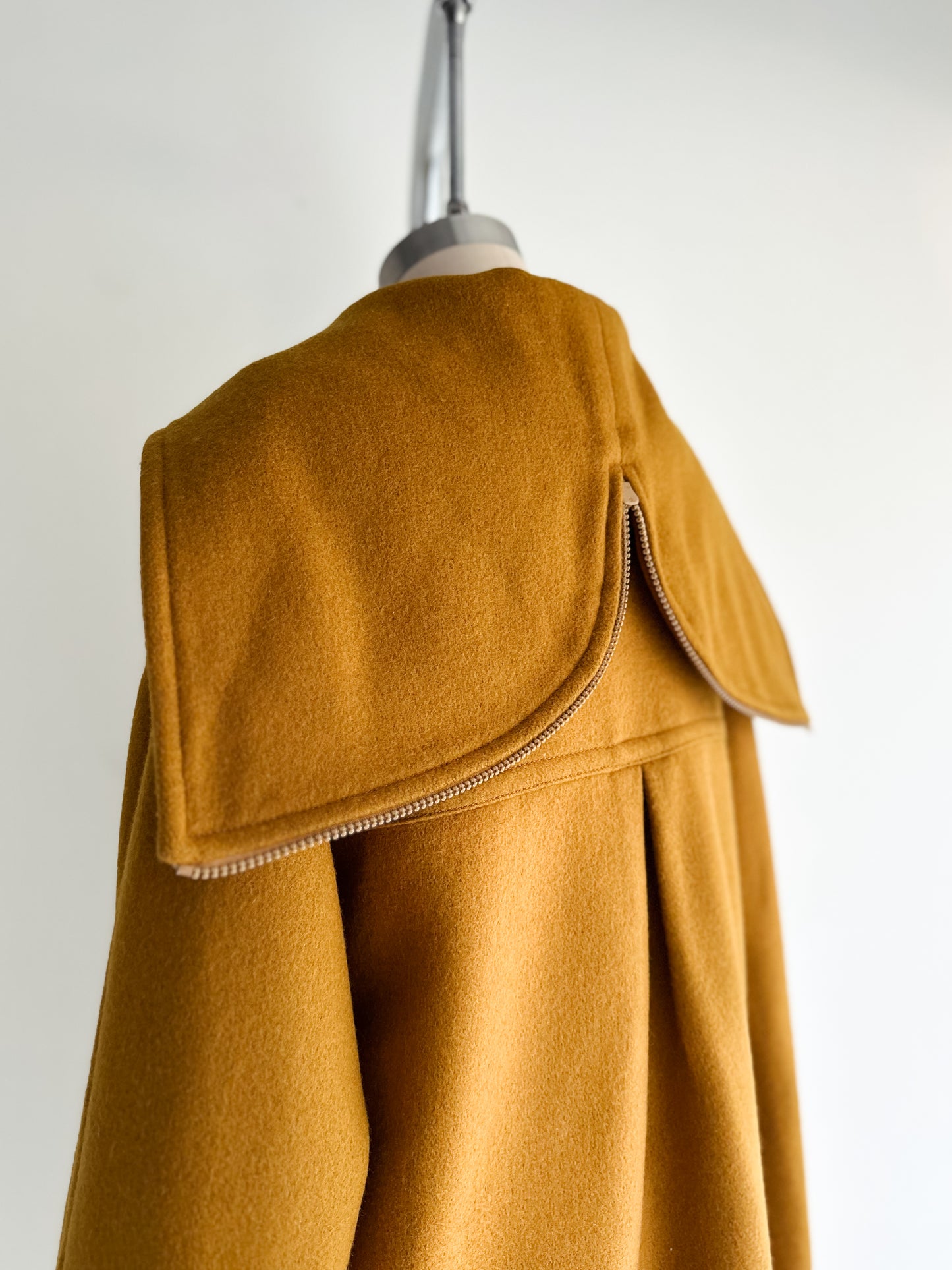 vintage ochre wool duffle coat (M/L)