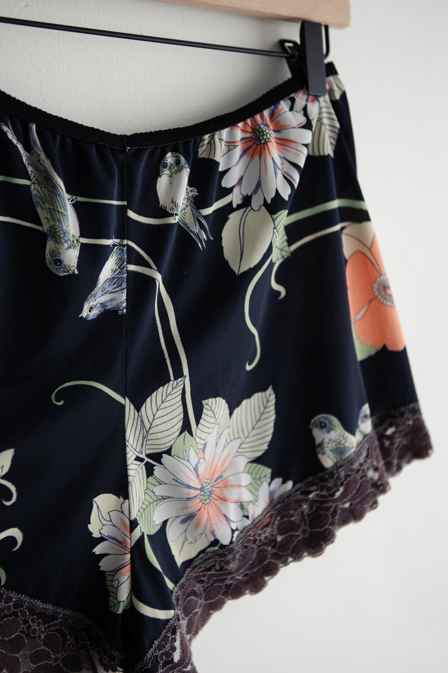 vintage lace pajama shorts (M)