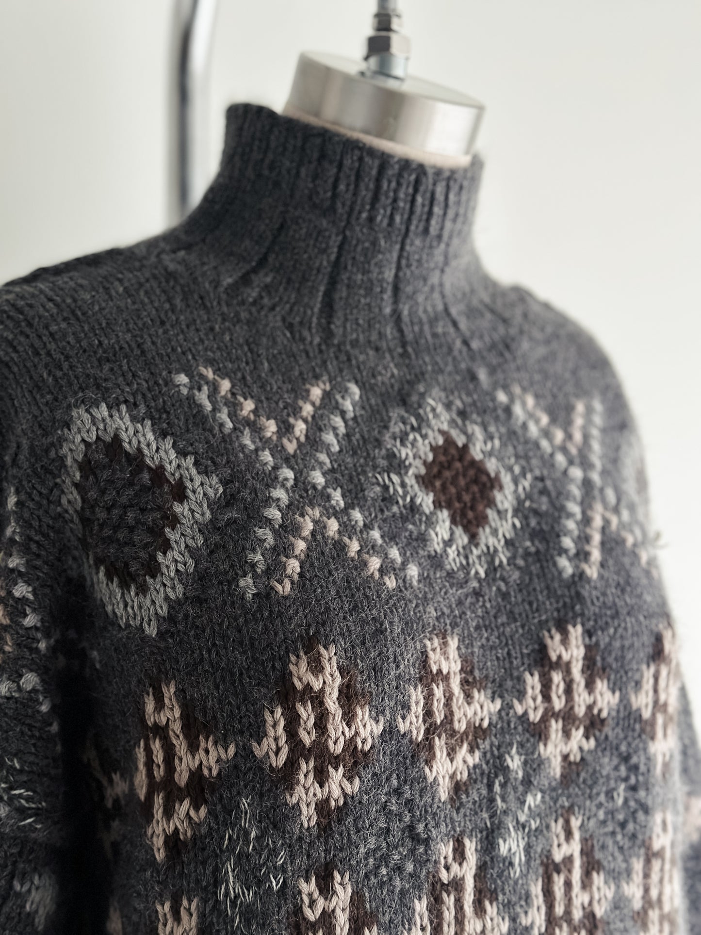 vintage hand knit wool sweater (M)