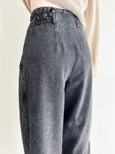 Load image into Gallery viewer, vintage faded black barrel jeans (S)
