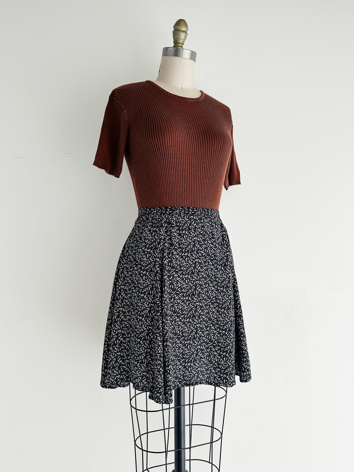 vintage floucey mini skirt (M)