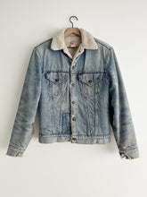 Load image into Gallery viewer, vintage Levis shearling jean jacket (S/M)
