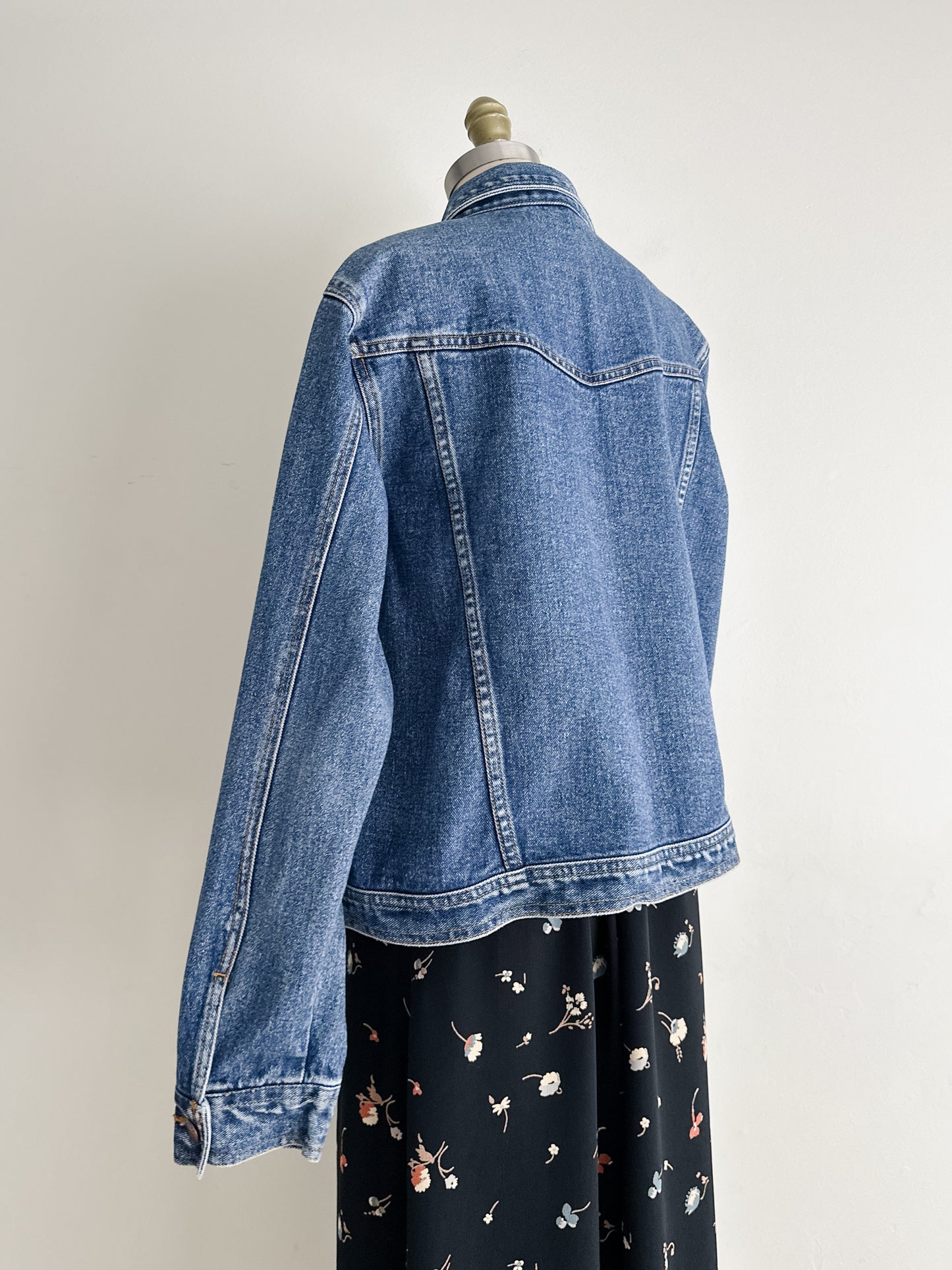 vintage jean jacket (S)