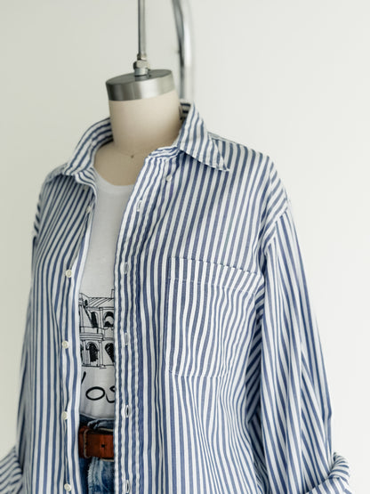 vintage blue stripe button down shirt (M)