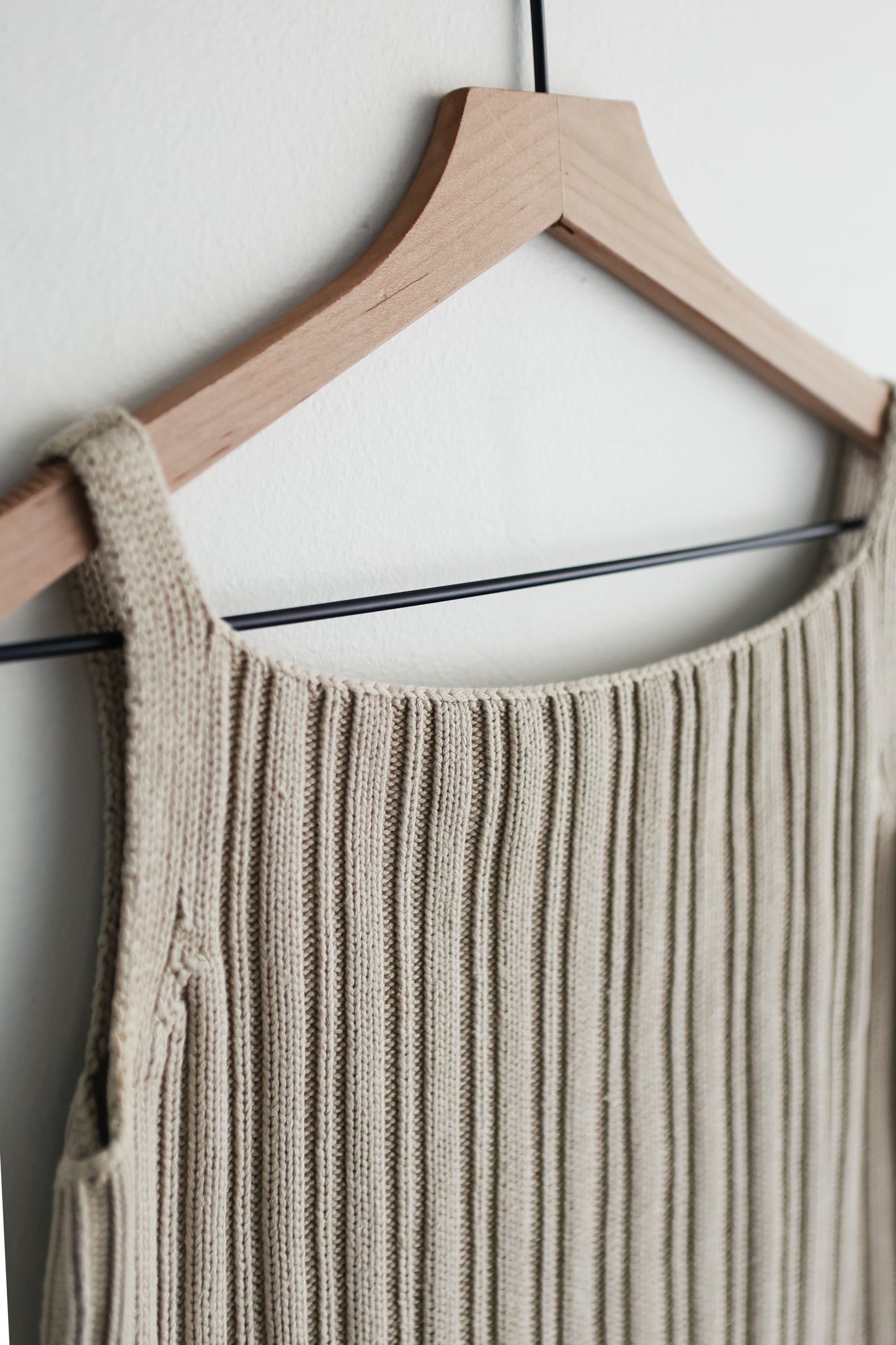 vintage sleeveless silk knit top (S)