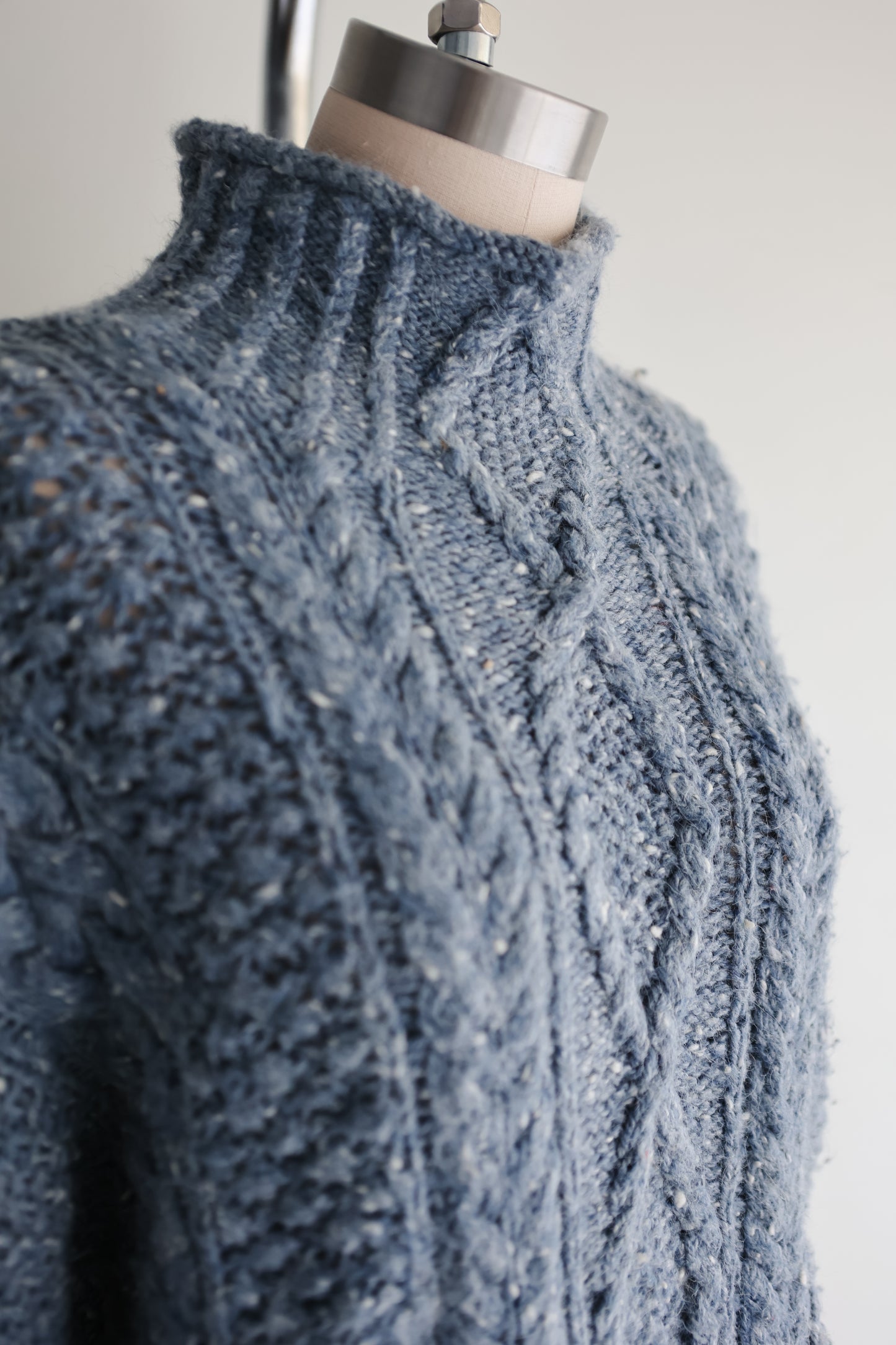 vintage celestite cable knit sweater (M)