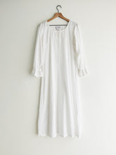 Load image into Gallery viewer, vintage cotton nightgown (S)
